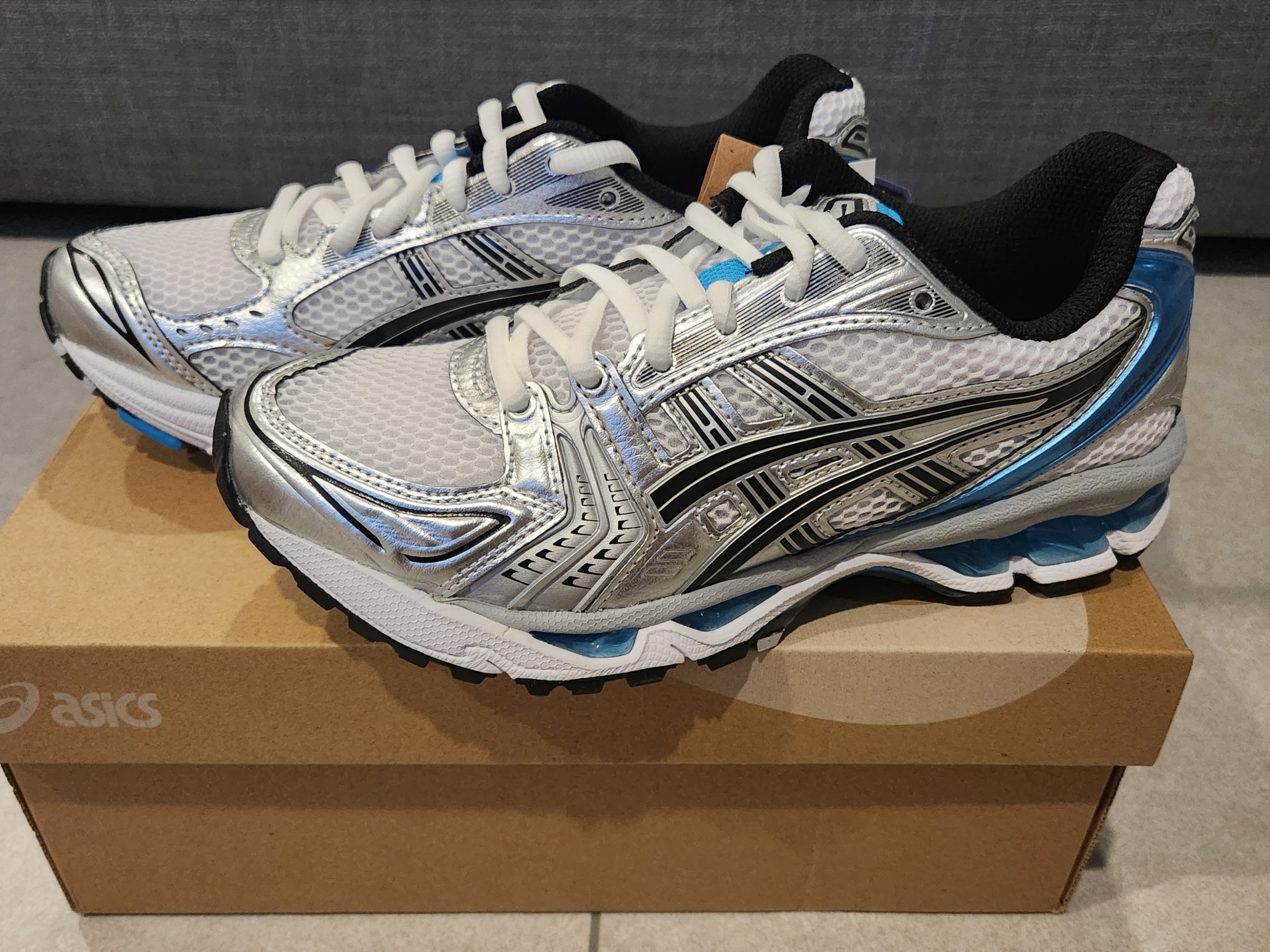 (W) Asics Gel-Kayano 14 White Aizuri Blue 착용 스타일