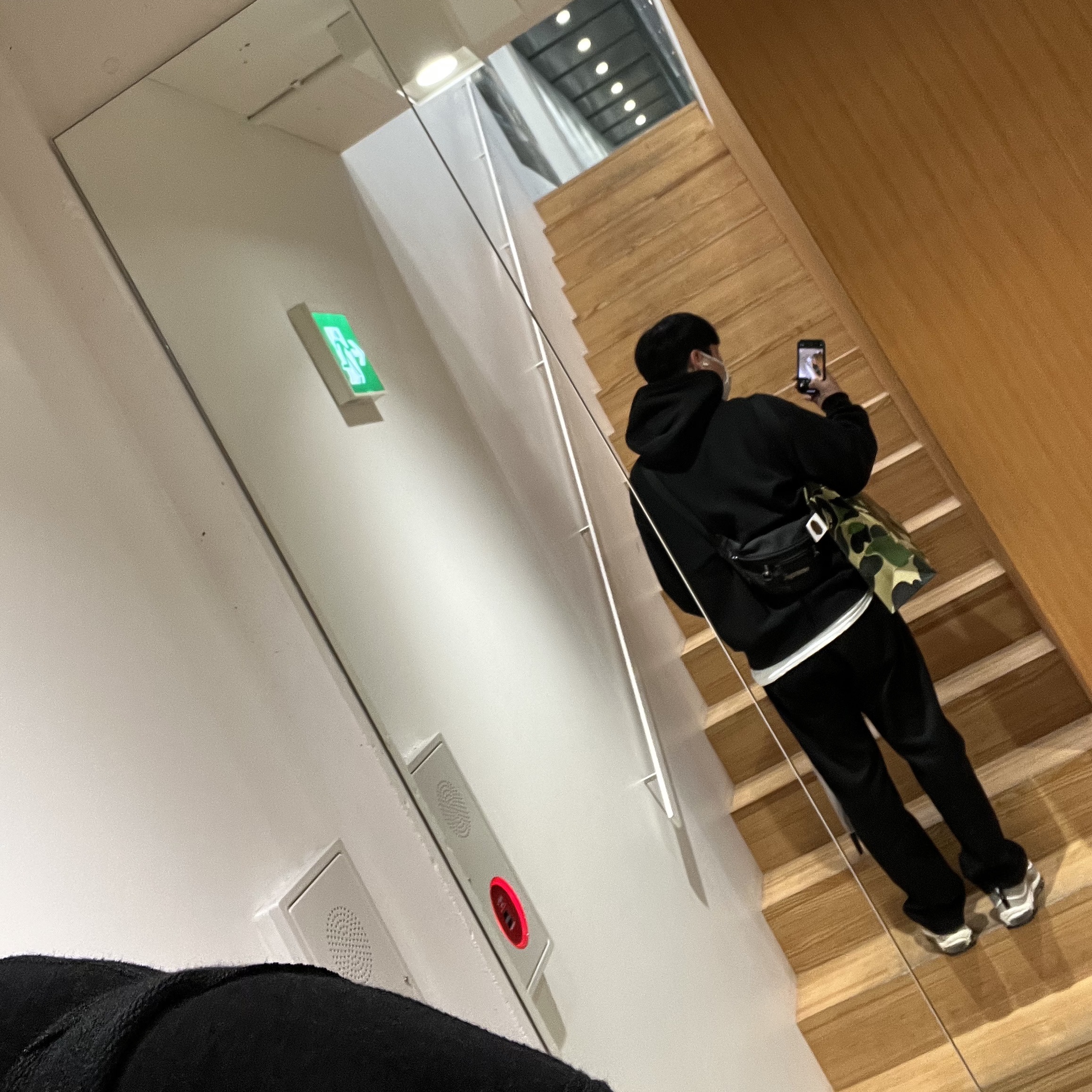 Nike Air Max 97 OG Silver Bullet 2022, Supreme Small Box Hooded Sweatshirt Black - 22FW 착용 스타일