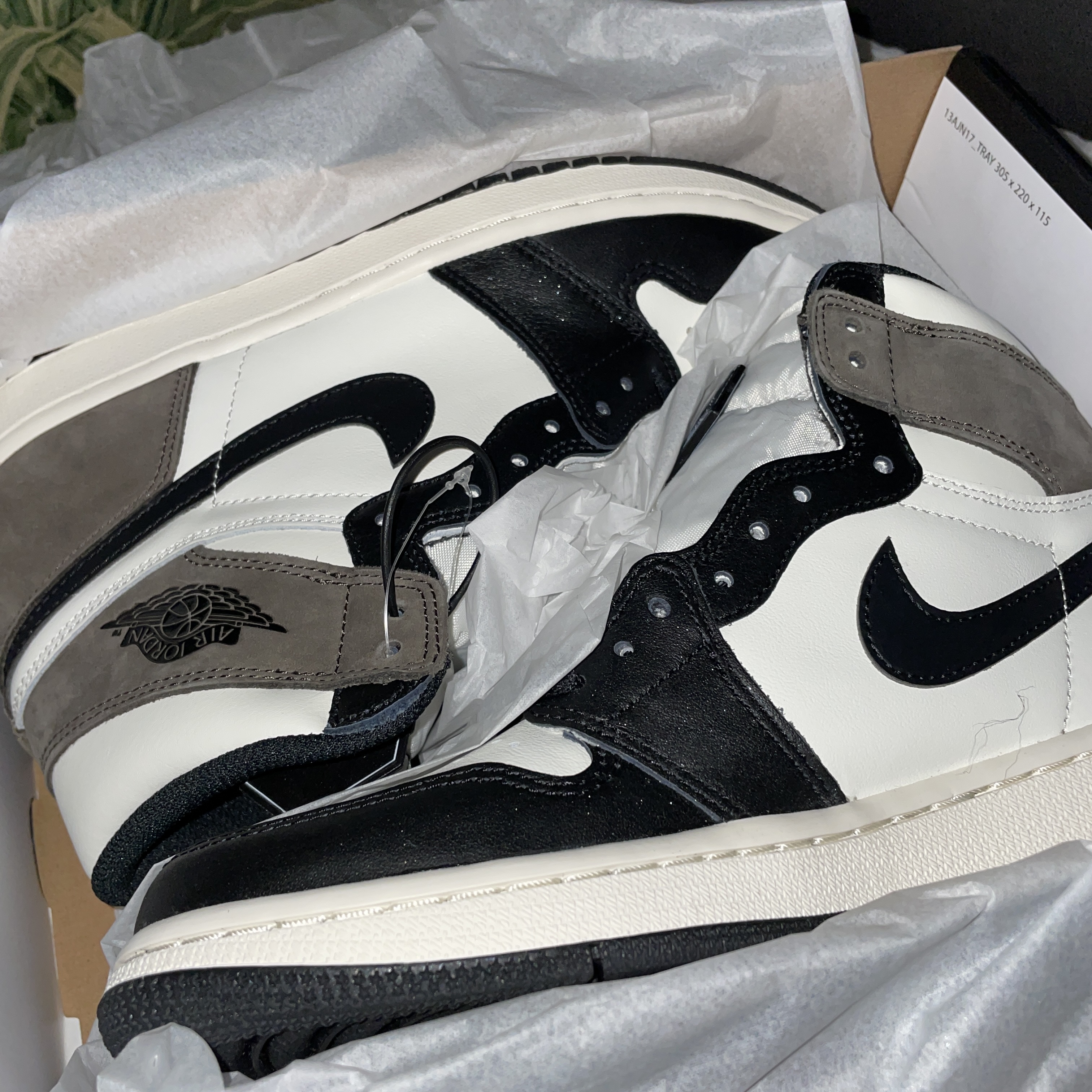 Jordan 1 Retro High OG Black Mocha 착용 스타일