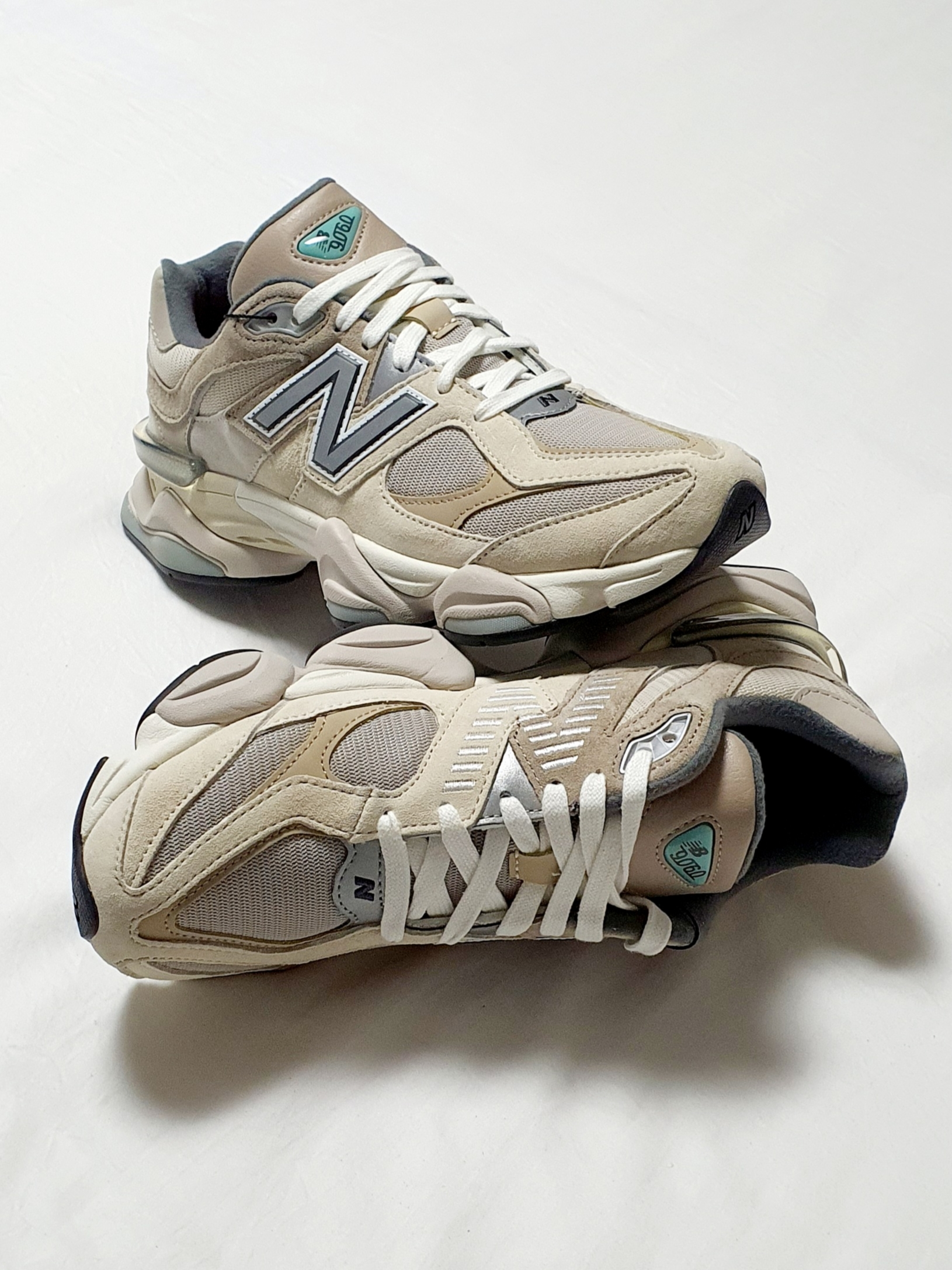 New Balance 9060 Sea Salt 착용 스타일 - 1