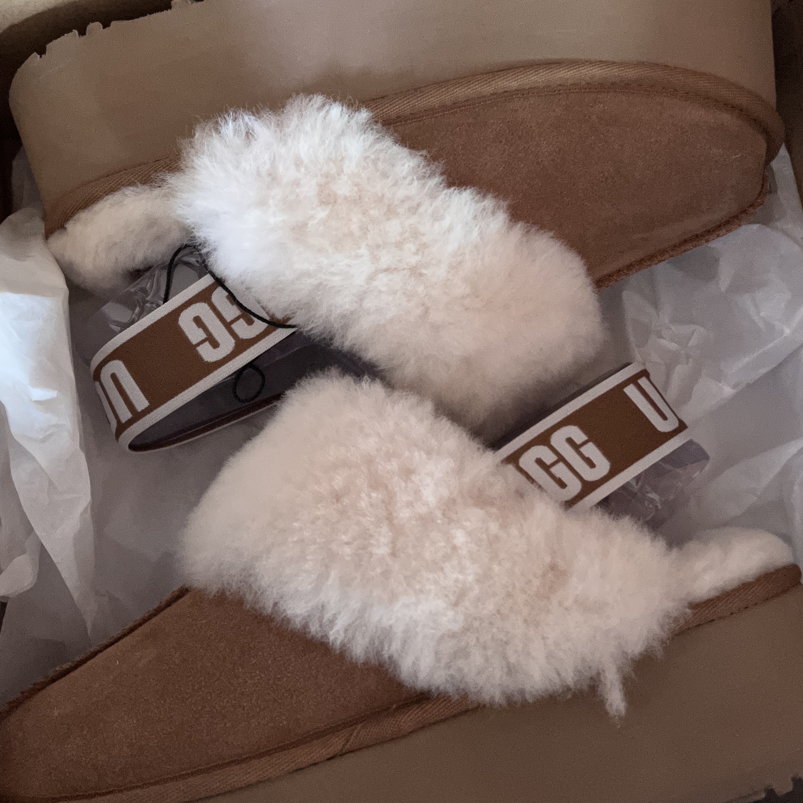 (W) UGG Funkette Slides Chestnut 착용 스타일