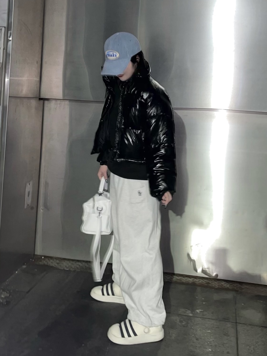 Adidas Puffylette Off White 착용 스타일