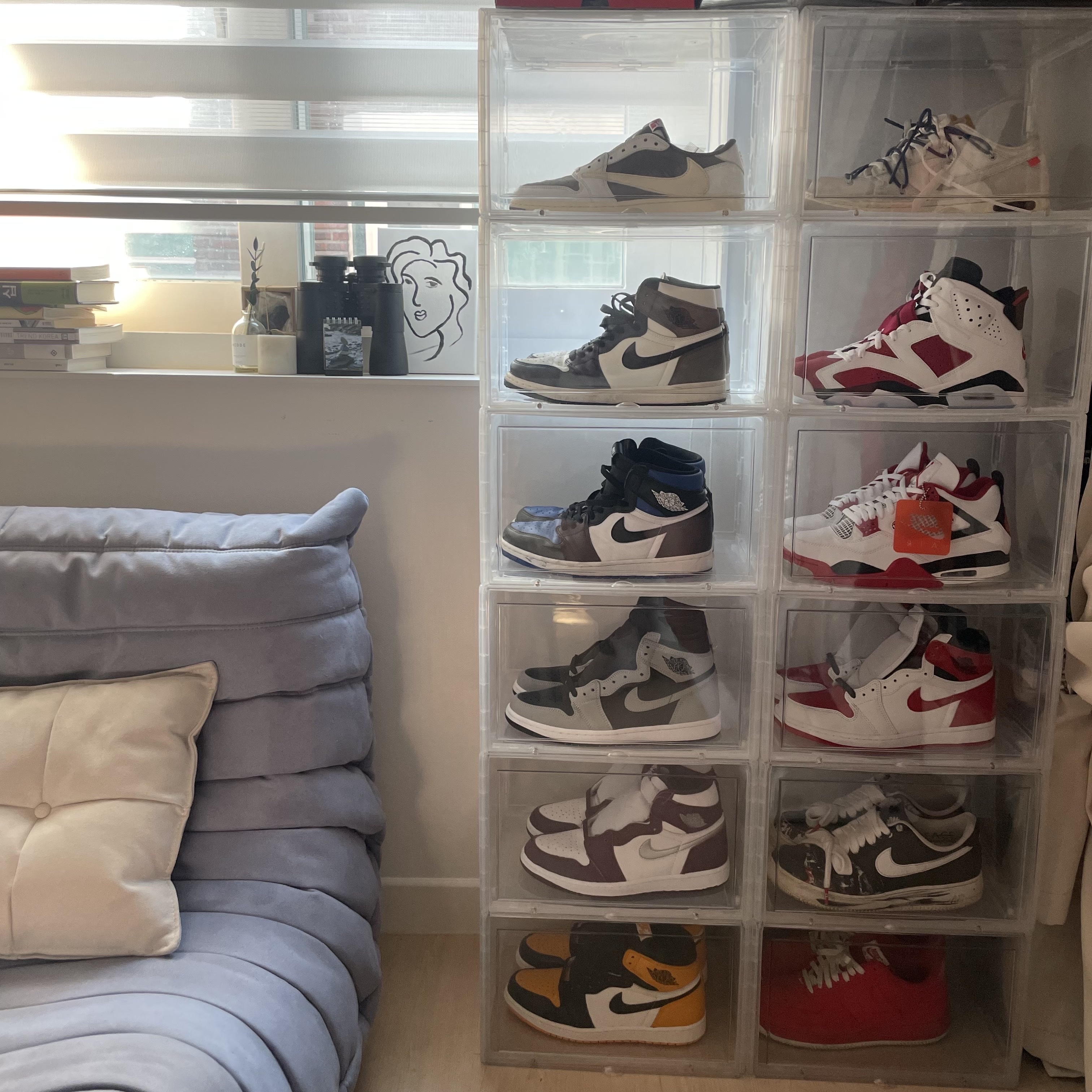 Jordan 1 x Travis Scott Retro Low OG SP Sail and Ridgerock, Nike x Off-White Dunk Low The 50 - Lot 18 착용 스타일
