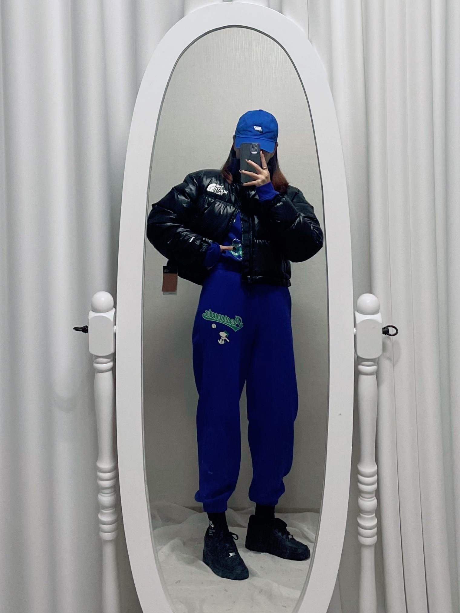 (W) The North Face Nuptse Short Jacket TNF Black, (GS) Nike Air Force 1 LE Black 착용 스타일 - 1