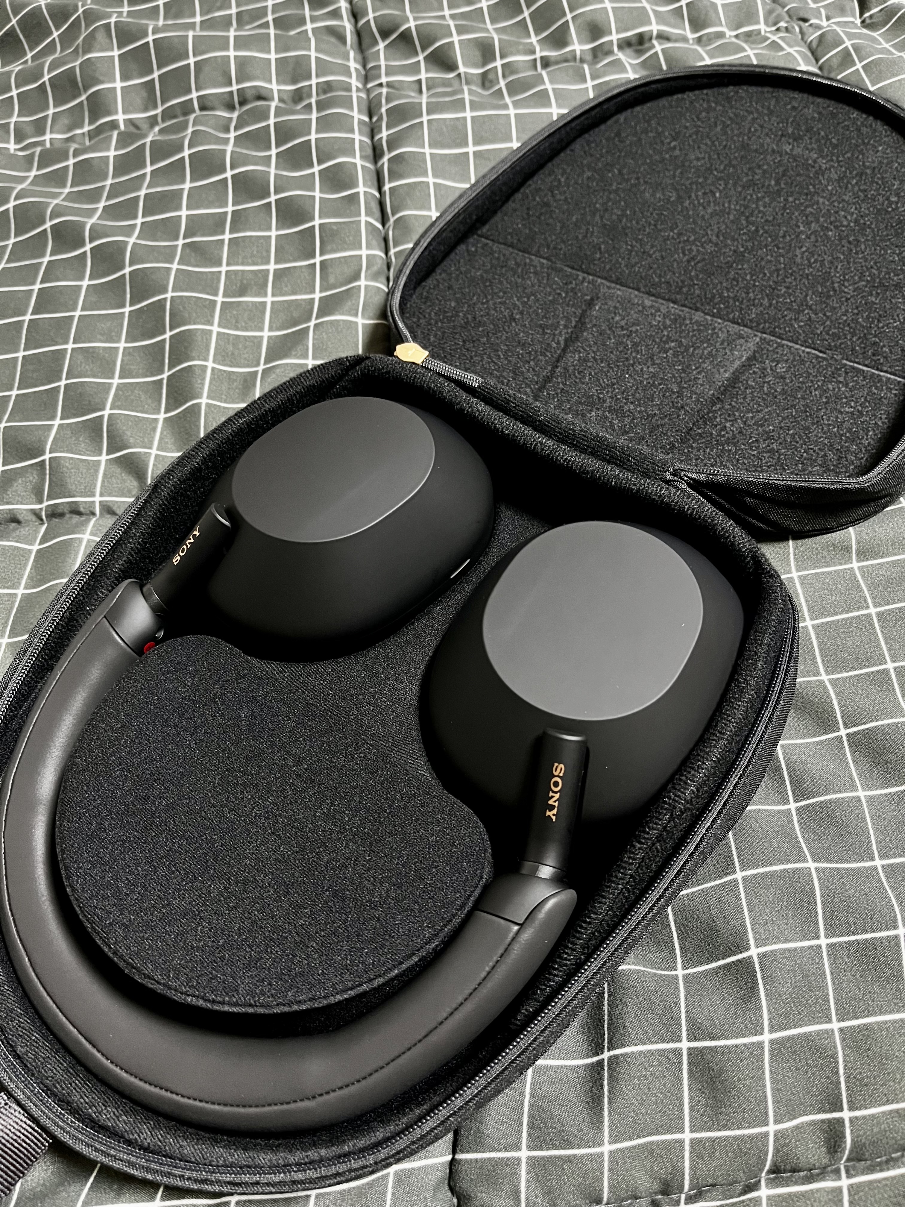 Sony WH-1000XM5 Black (Korean Ver.) 착용 스타일
