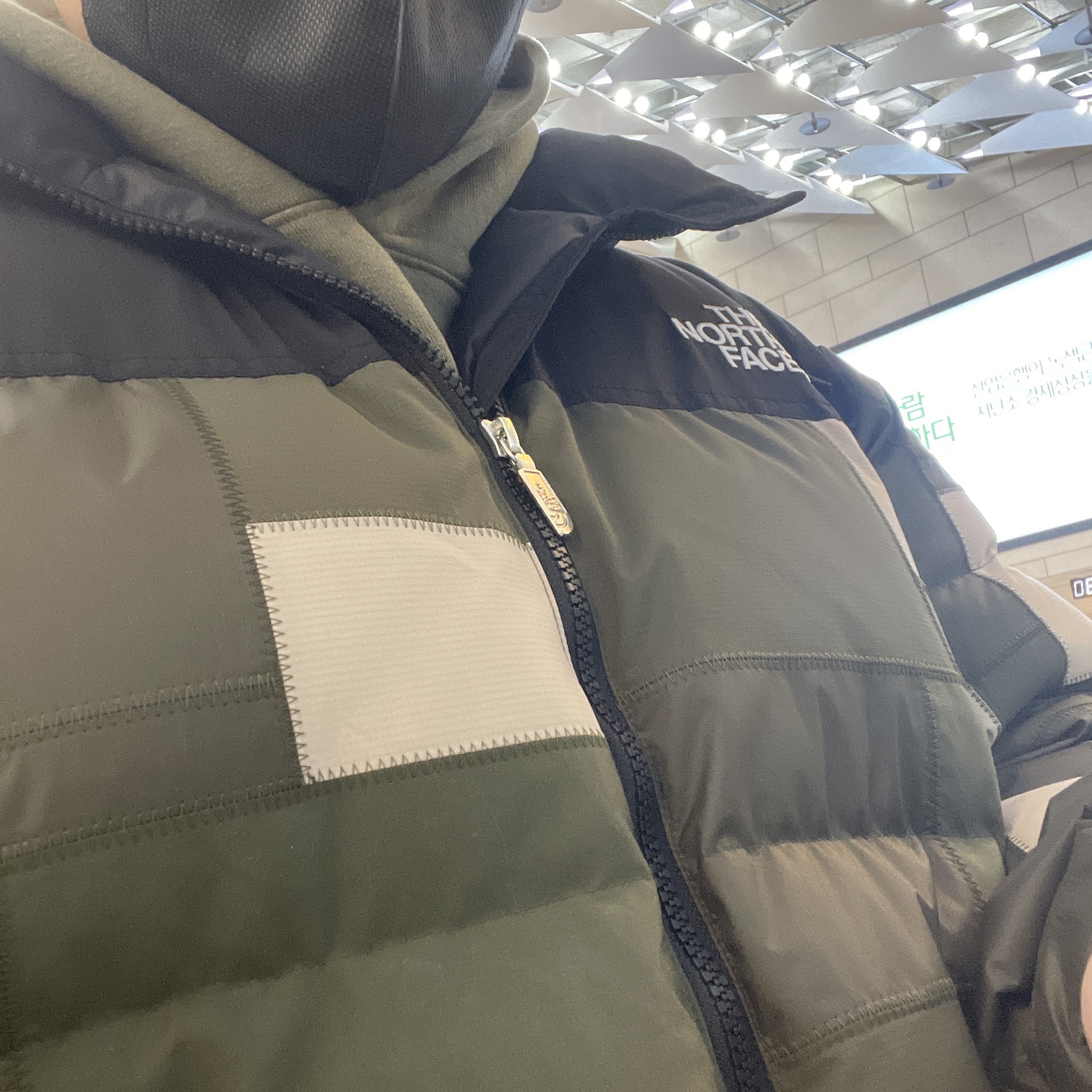 The North Face x Comme des Garcons Junya Watanabe Man Nuptse Down Jacket Khaki 착용 스타일