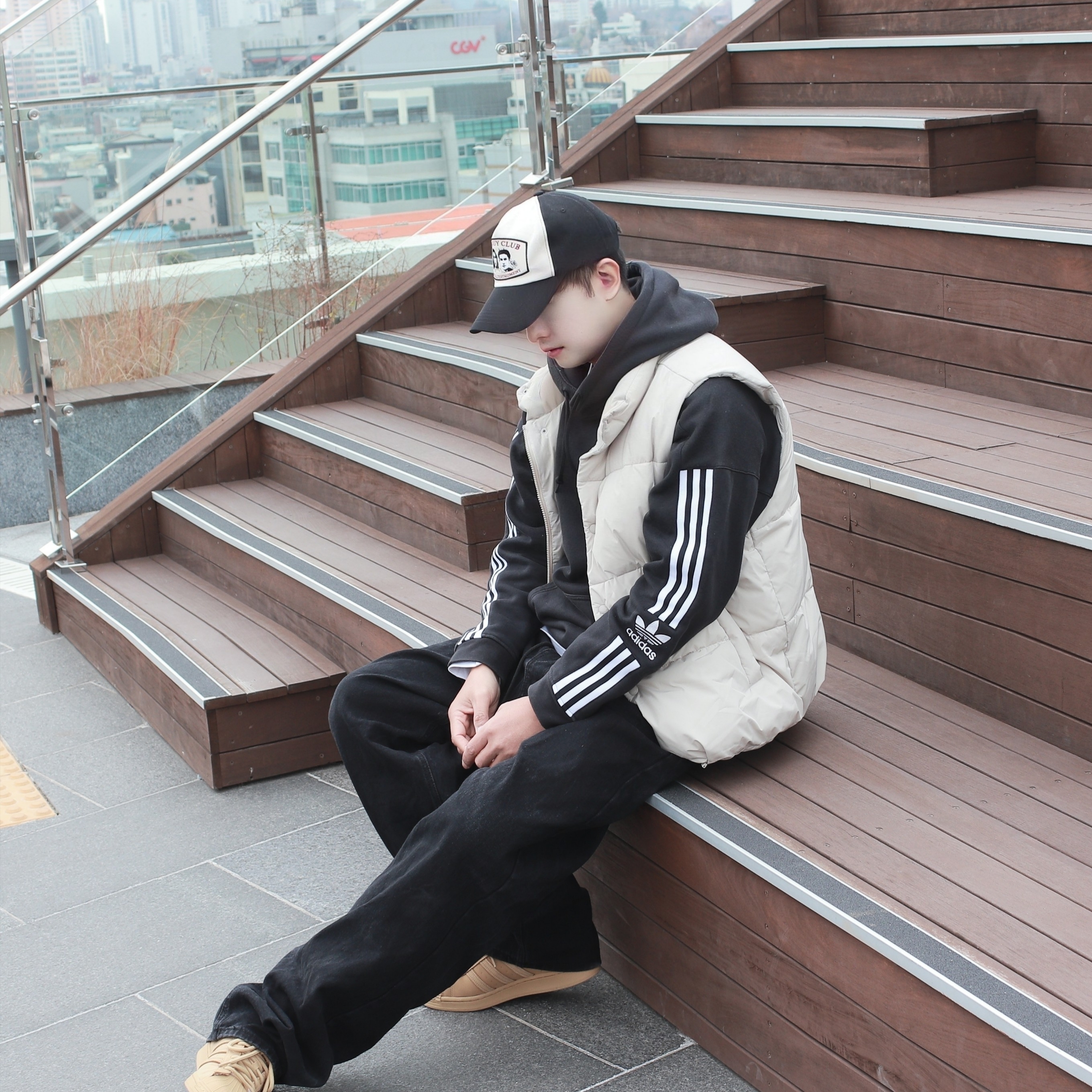 Adidas Superstar Golden Beige 착용 스타일 - 3