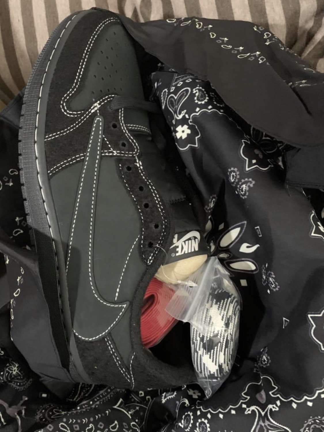 Jordan 1 x Travis Scott Retro Low OG SP Black Phantom 착용 스타일