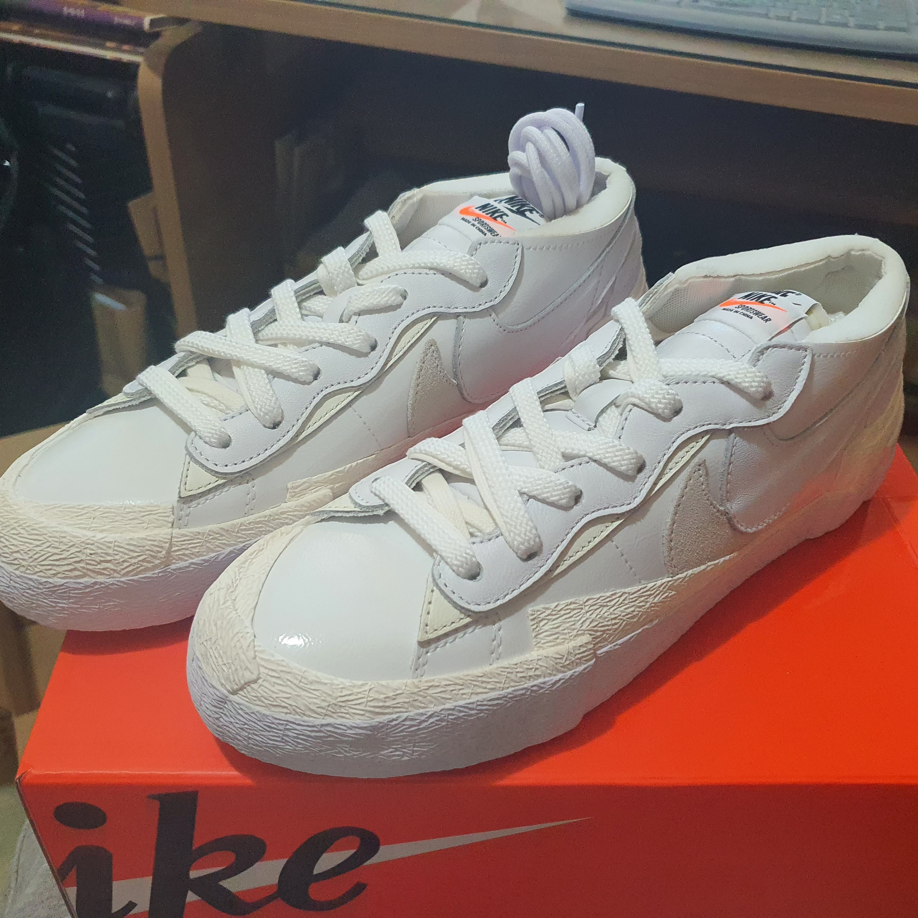 Nike x Sacai Blazer Low White Patent Leather 착용 스타일