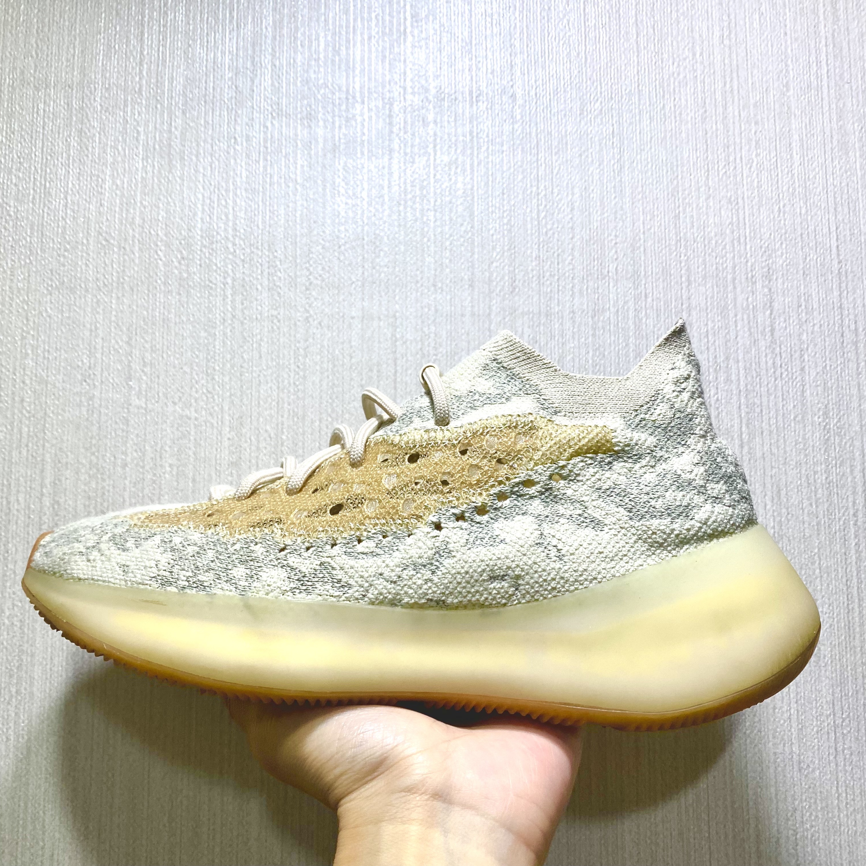 Adidas Yeezy Boost 380 Yecoraite - Reflective 착용 스타일