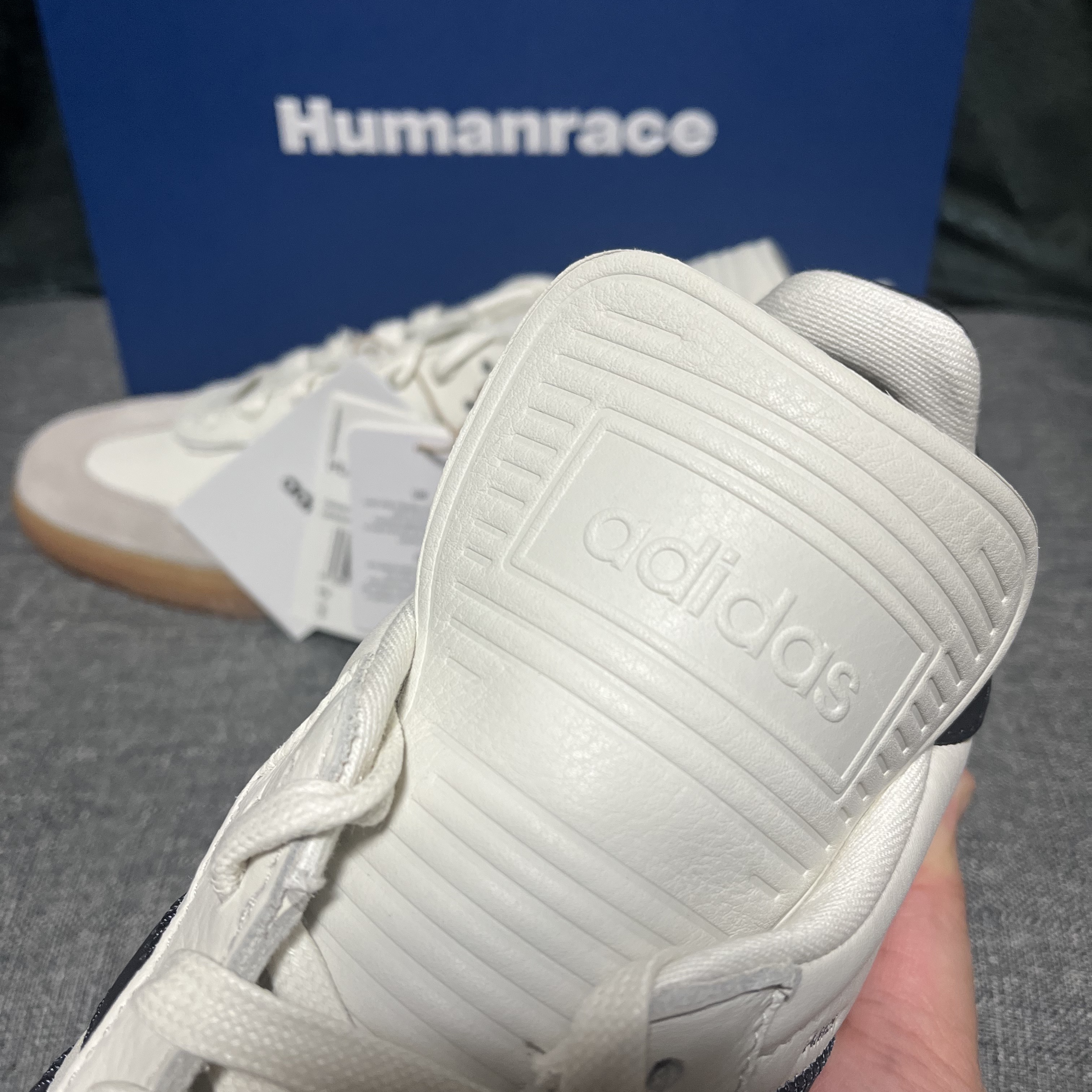 Adidas x Pharrell Williams Humanrace Samba Cloud White Night Grey 착용 스타일 - 3