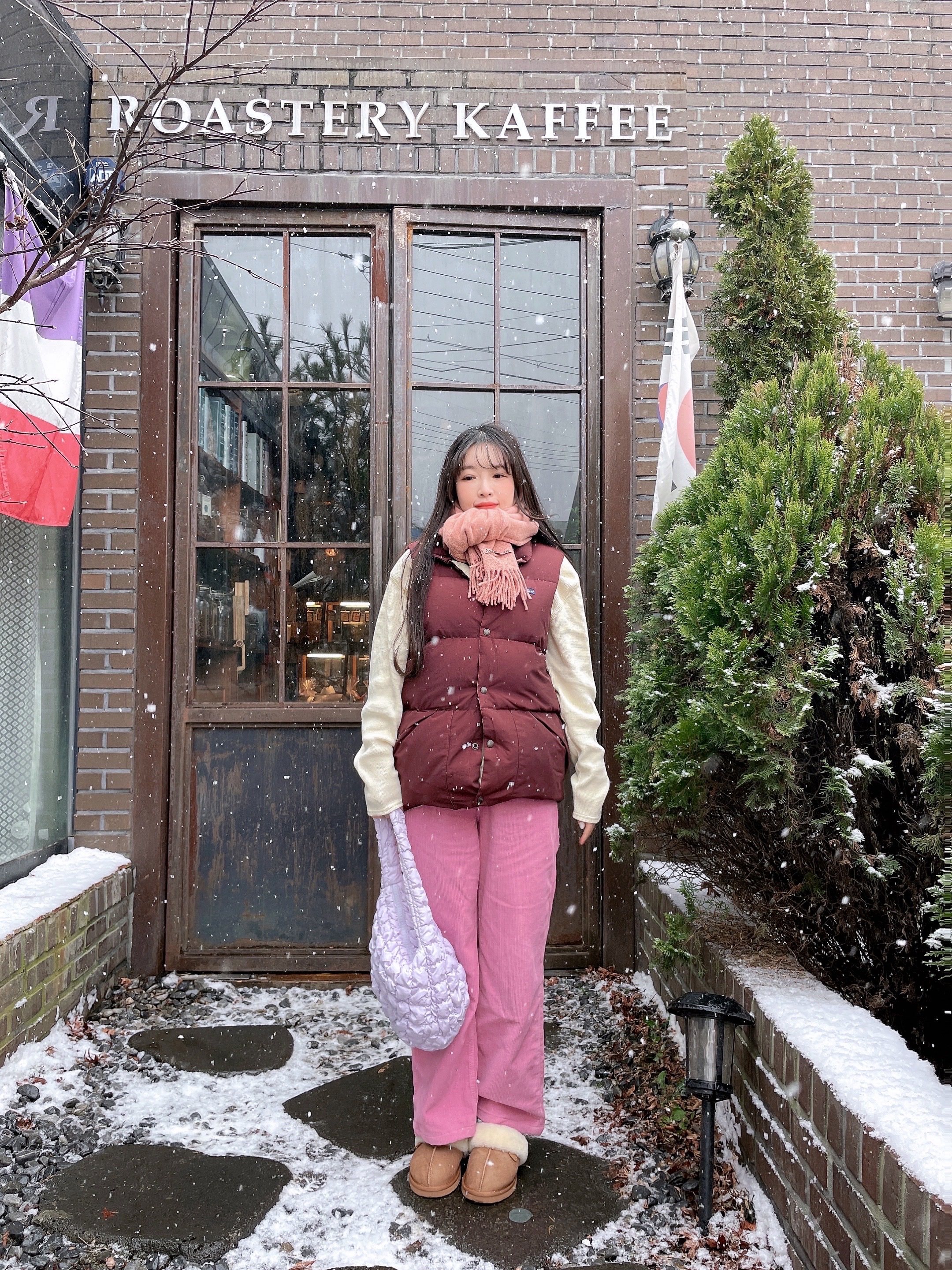 COS Quilted Mini Bag Dusty Lilac, Acne Studios Narrow Wool Fringe Muffler Rose Melange 착용 스타일 - 1