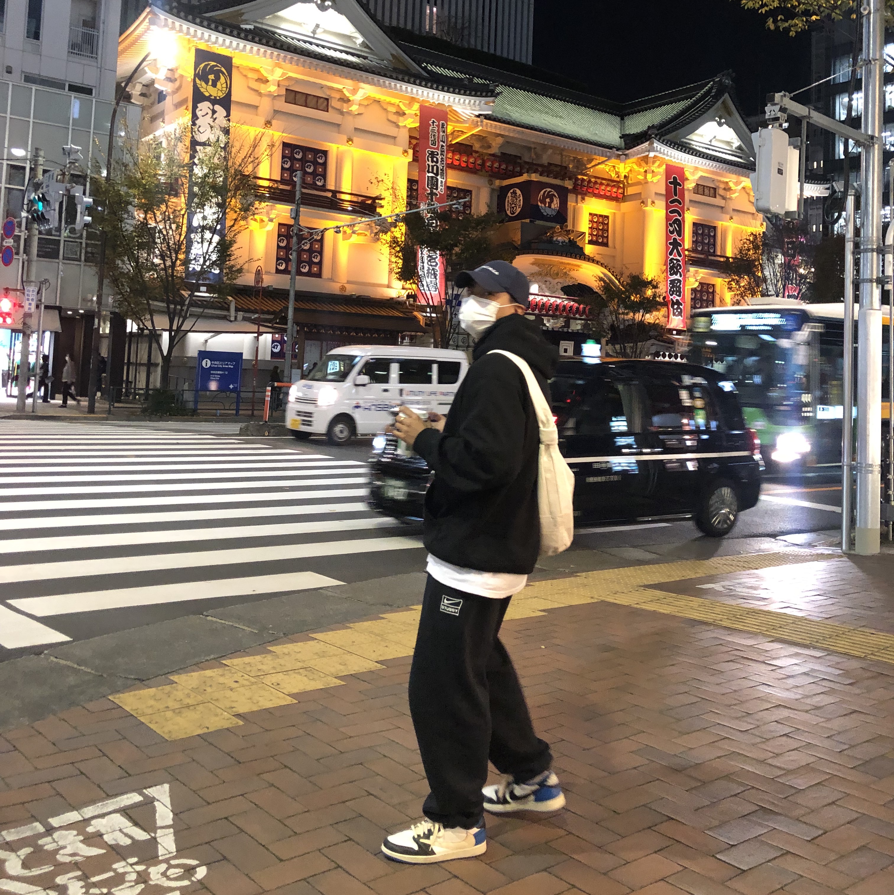 Balenciaga Logo Cap Black, Nike x Stussy NRG RA Washed Fleece Pants Black (DN4030-010) 착용 스타일 - 1