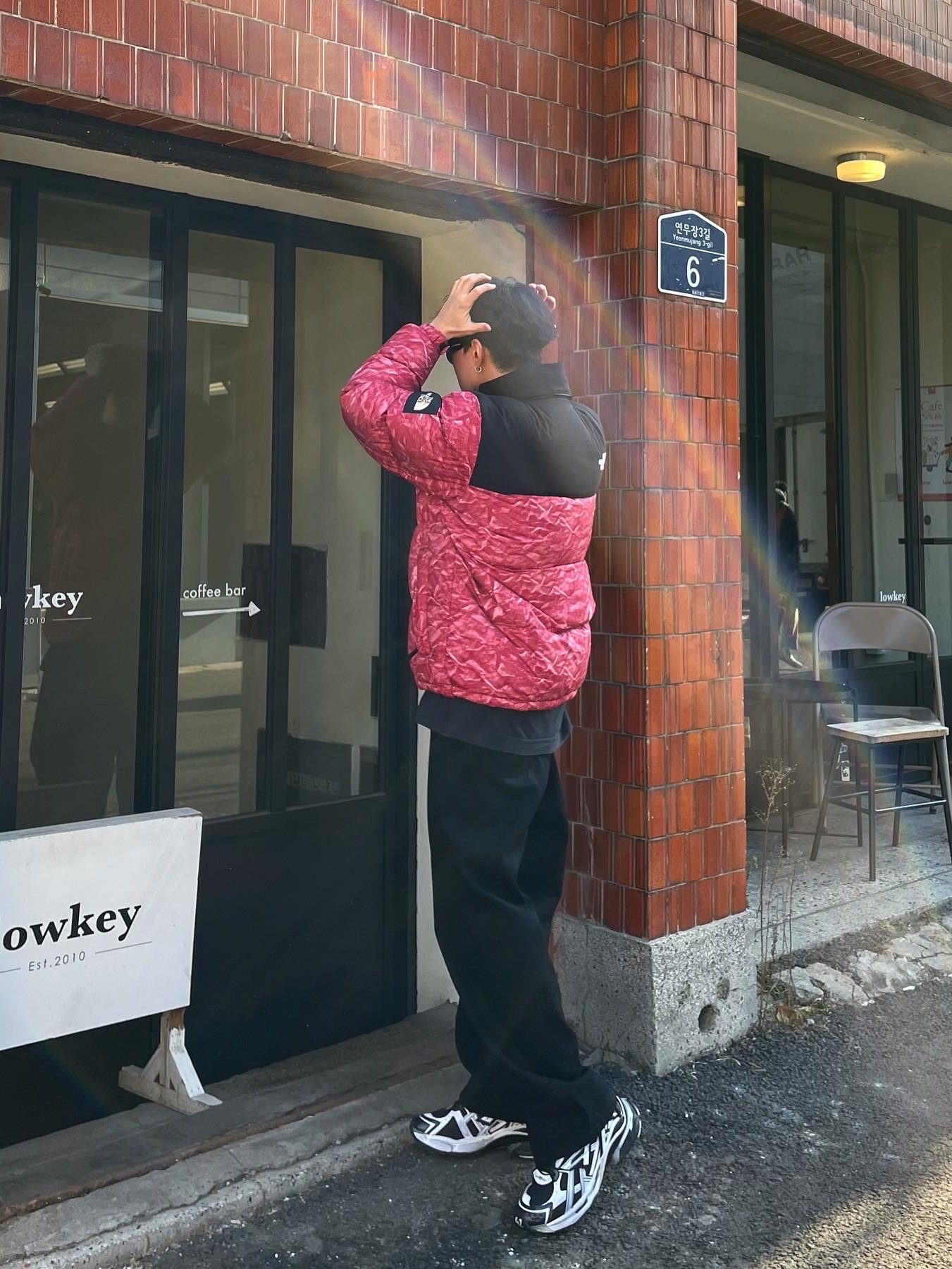The North Face White Label Novelty Nuptse Down Jacket Red, Balenciaga Runner Sneakers Black White 착용 스타일 - 4