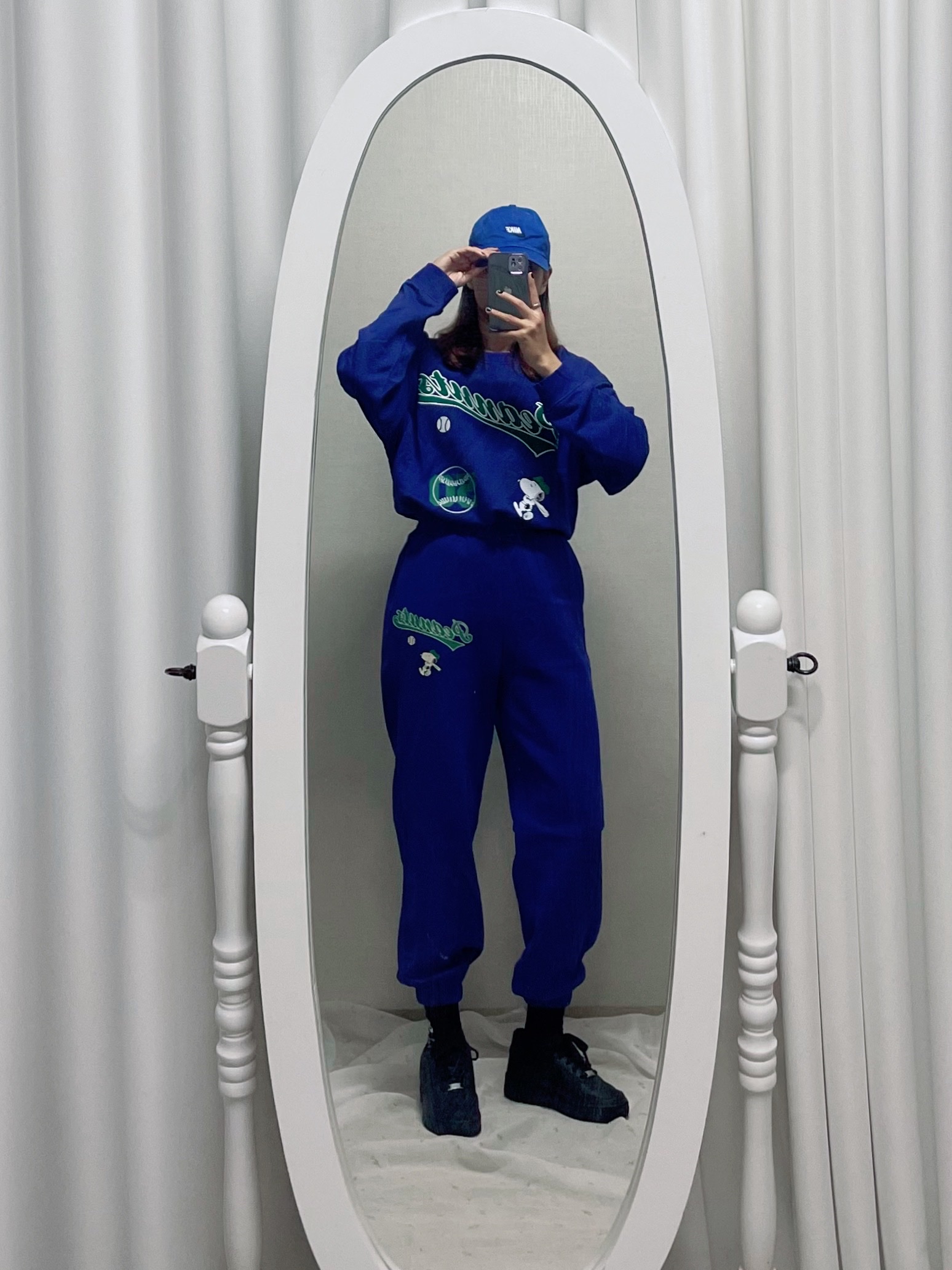 (W) The North Face Nuptse Short Jacket TNF Black, (GS) Nike Air Force 1 LE Black 착용 스타일 - 3
