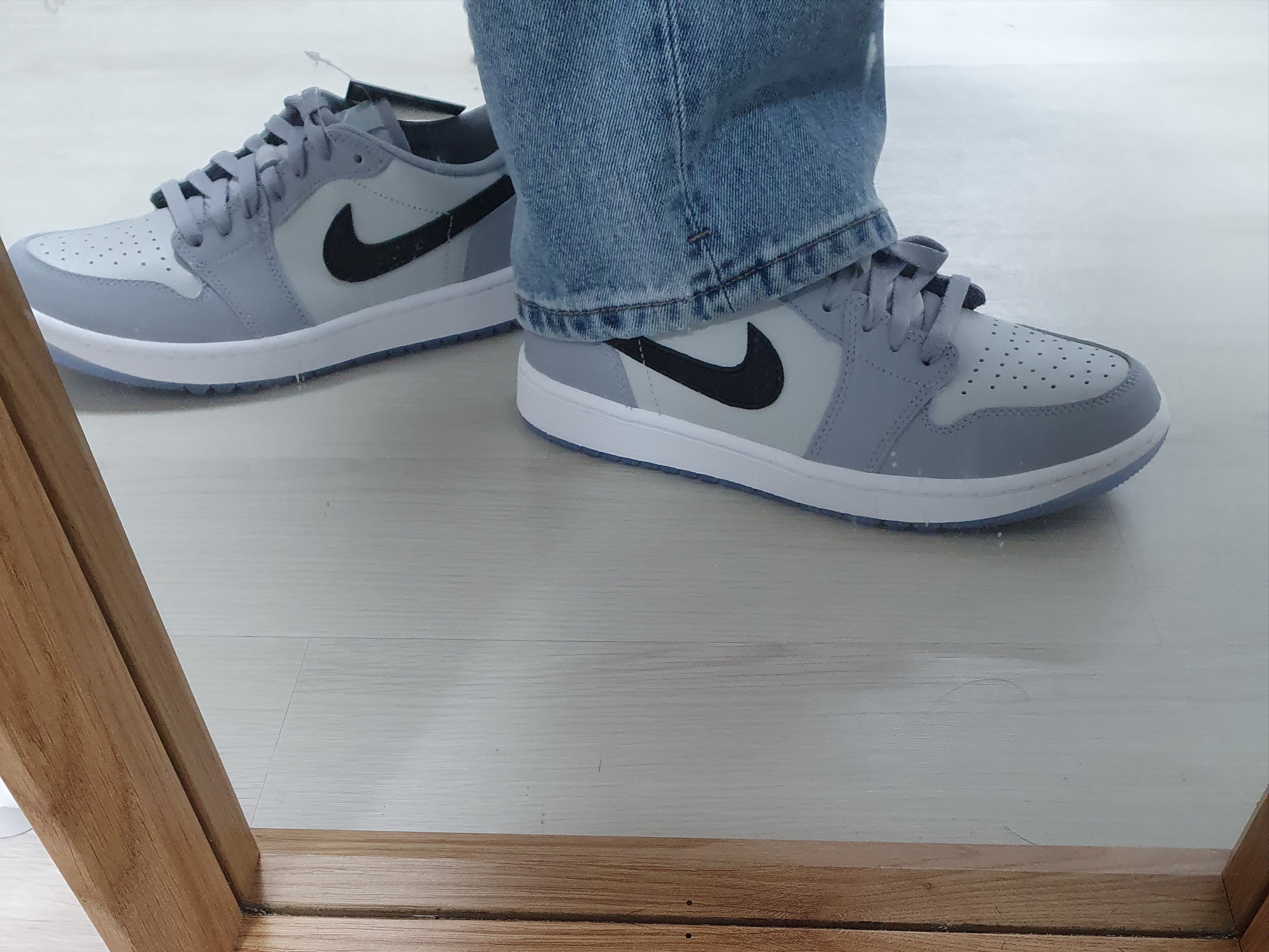 Jordan 1 Low Golf Wolf Grey 착용 스타일