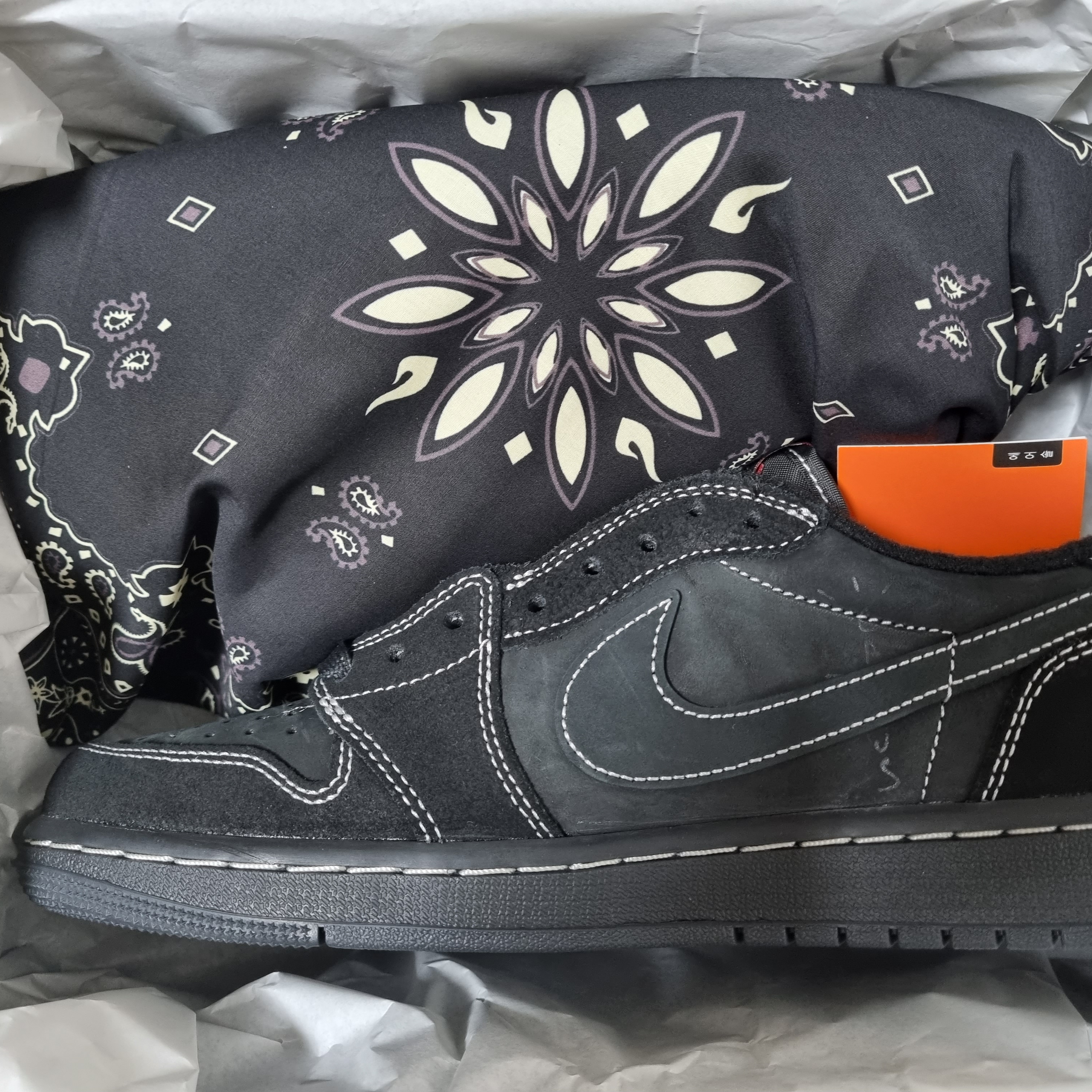 Jordan 1 x Travis Scott Retro Low OG SP Black Phantom 착용 스타일