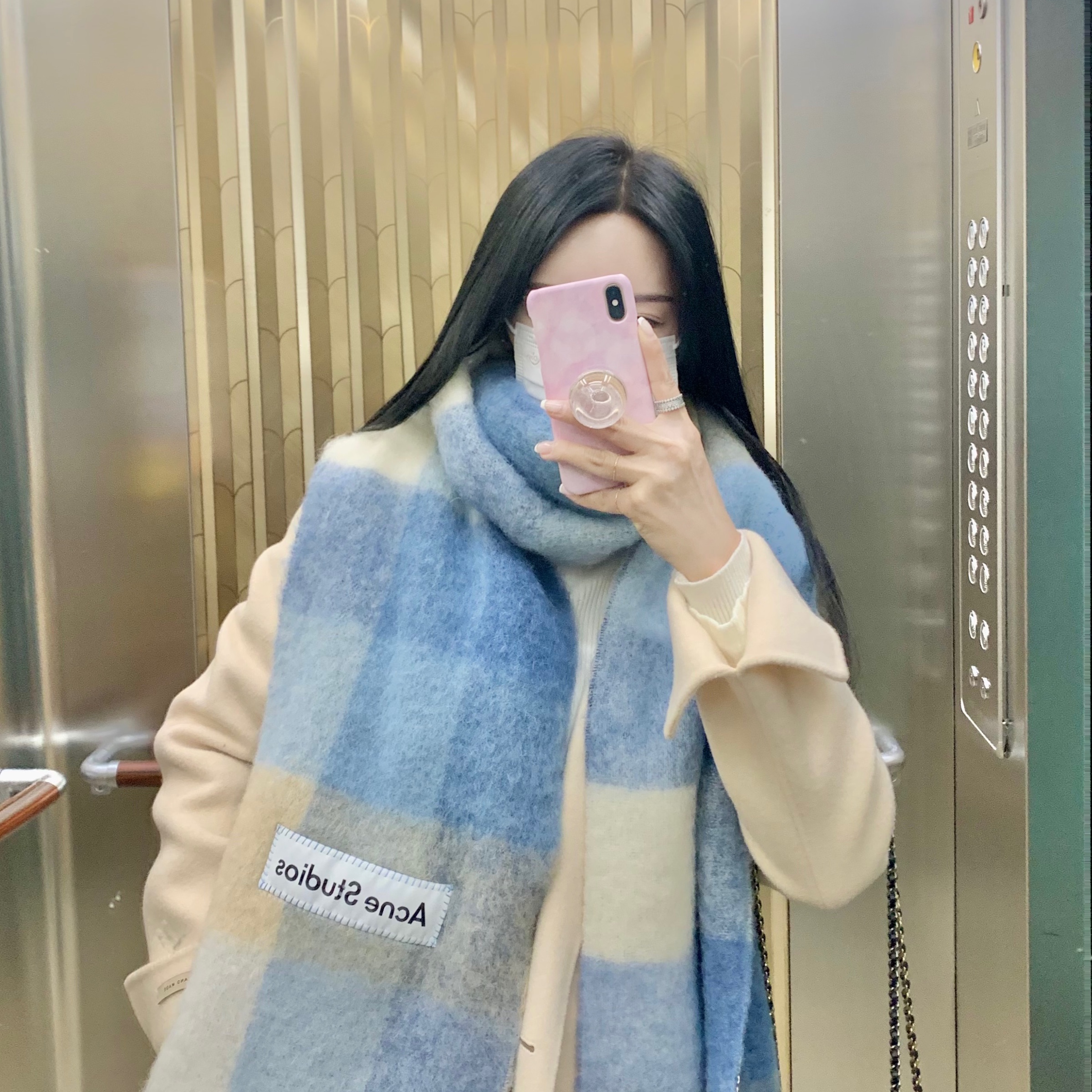 Acne Studios Mohair Check Muffler Pastel Blue Beige 착용 스타일