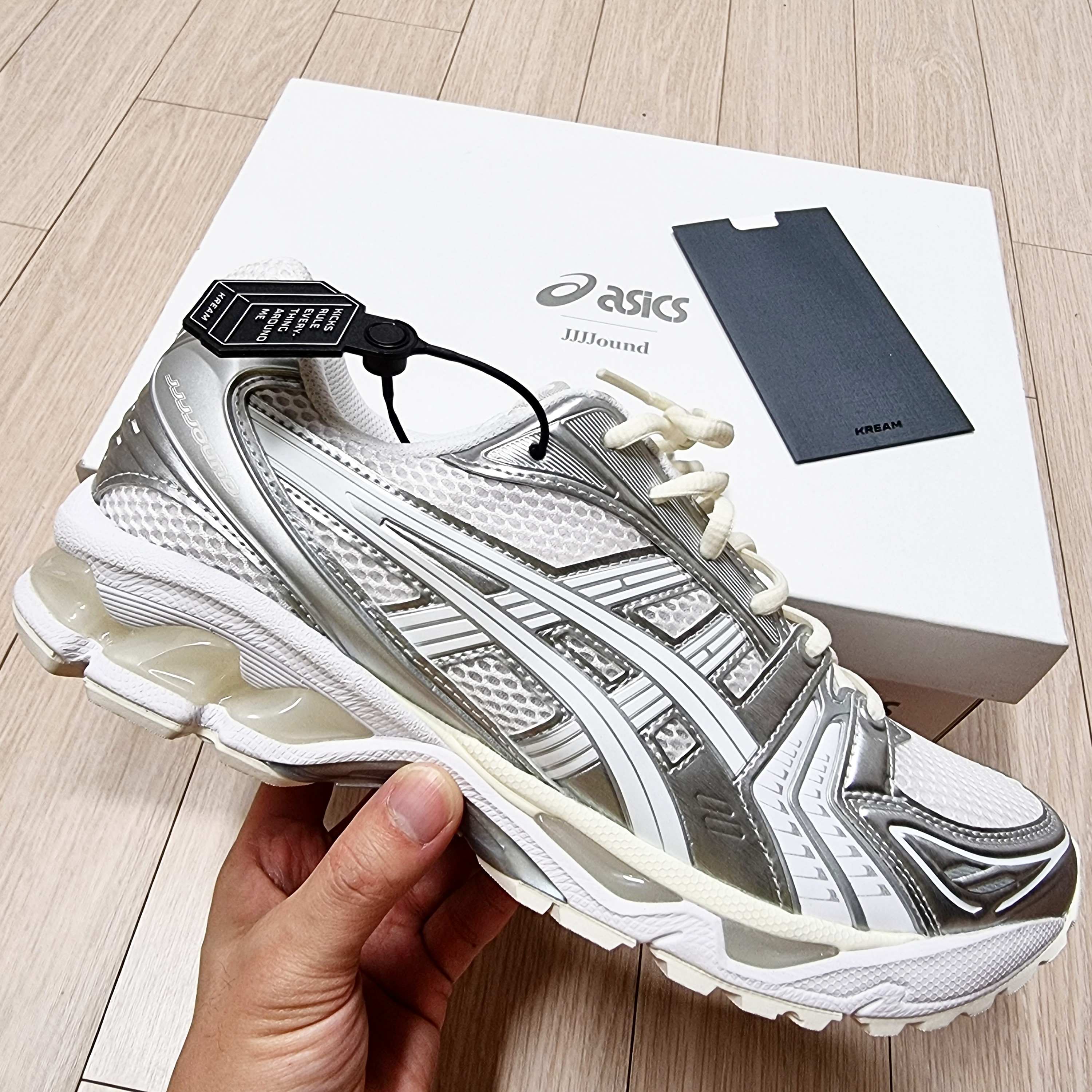Asics x JJJJound Gel-Kayano 14 Silver White 착용 스타일
