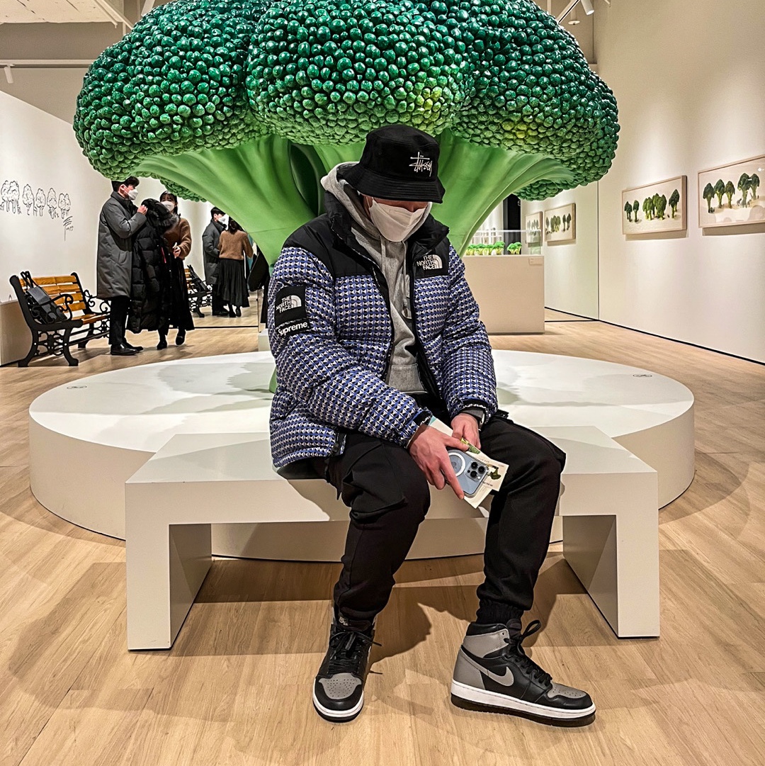 Stussy Fuzzy Wool Basic Bucket Hat Black, Supreme x The North Face Studded Nuptse Jacket Royal - 21SS 착용 스타일
