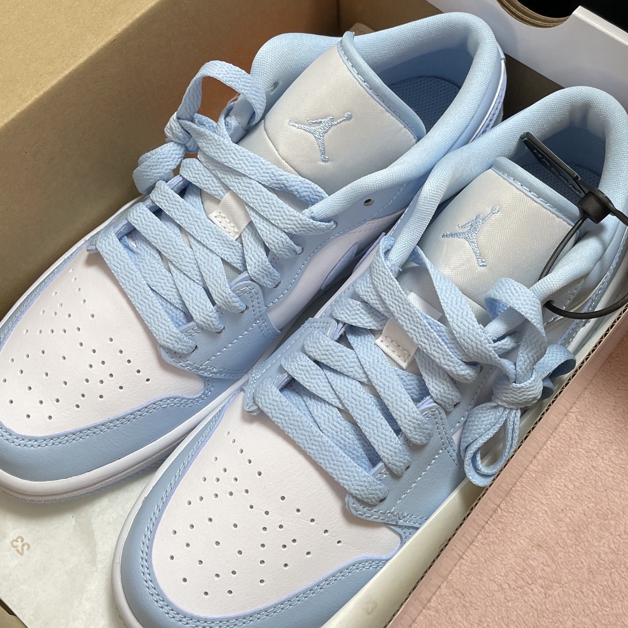 (W) Jordan 1 Low White Ice Blue 착용 스타일