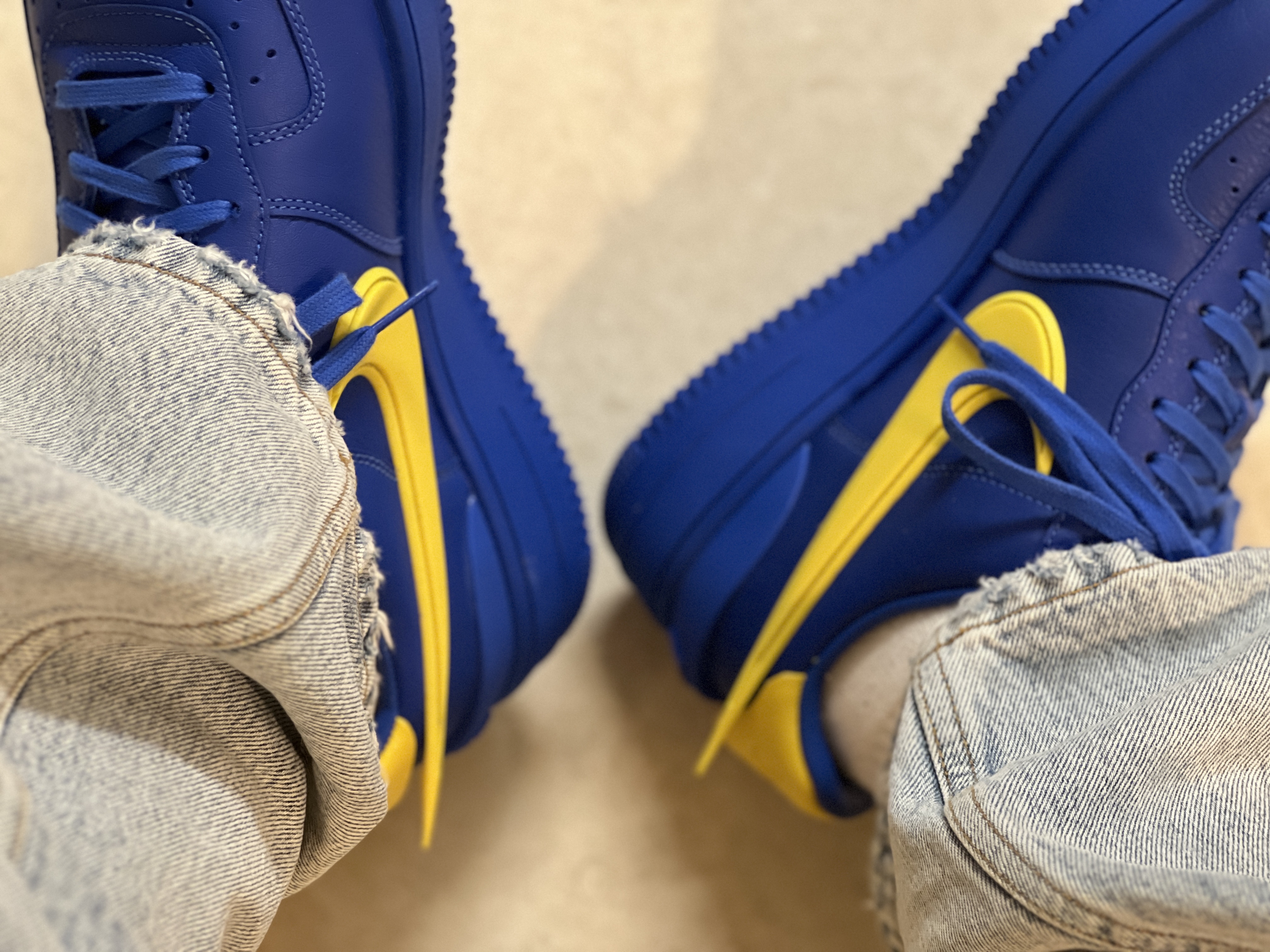 Nike x Ambush Air Force 1 Low SP Game Royal and Vivid Sulfur 착용 스타일 - 1