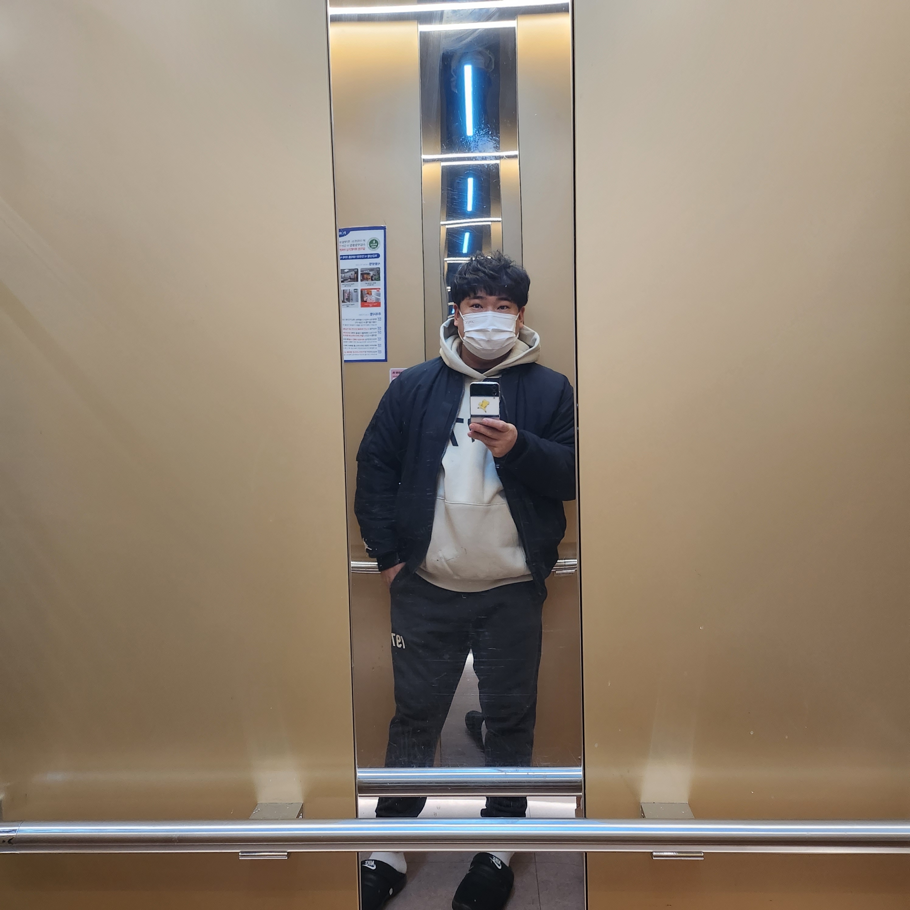 Essentials 1977 Hoodie Wheat - 22SS, Essentials 1977 Sweatpants Iron - 22SS 착용 스타일