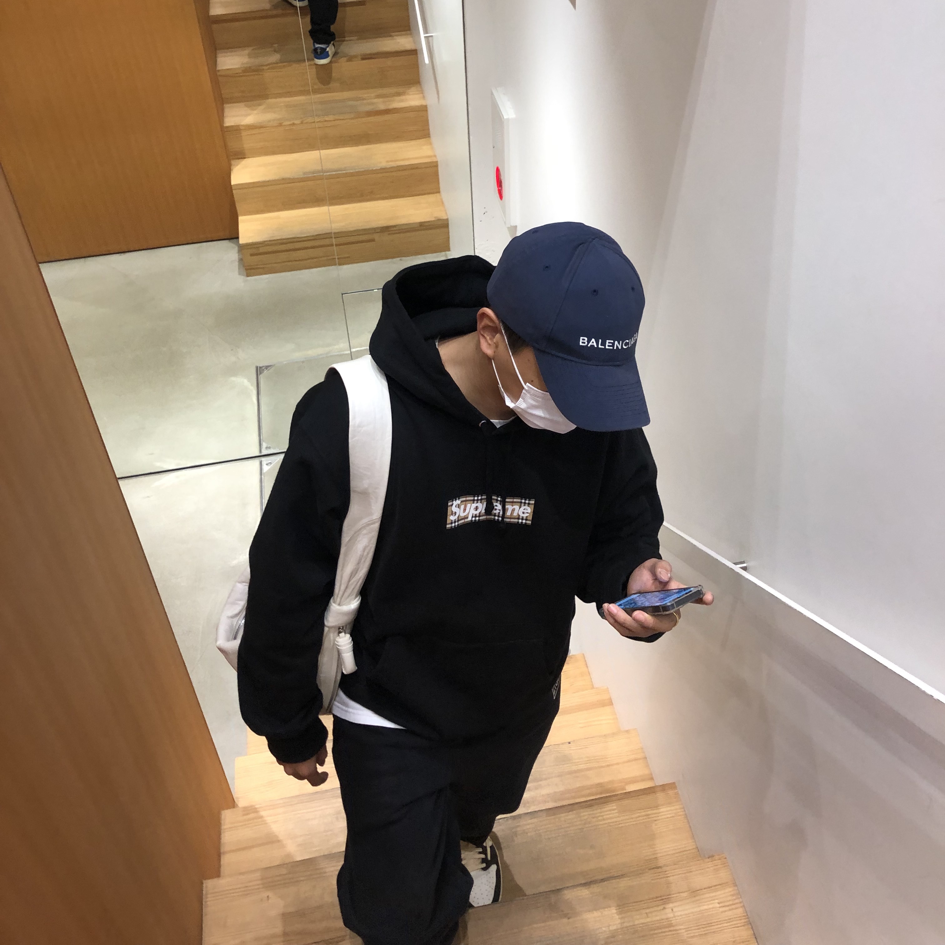 Balenciaga Logo Cap Black, Nike x Stussy NRG RA Washed Fleece Pants Black (DN4030-010) 착용 스타일 - 2