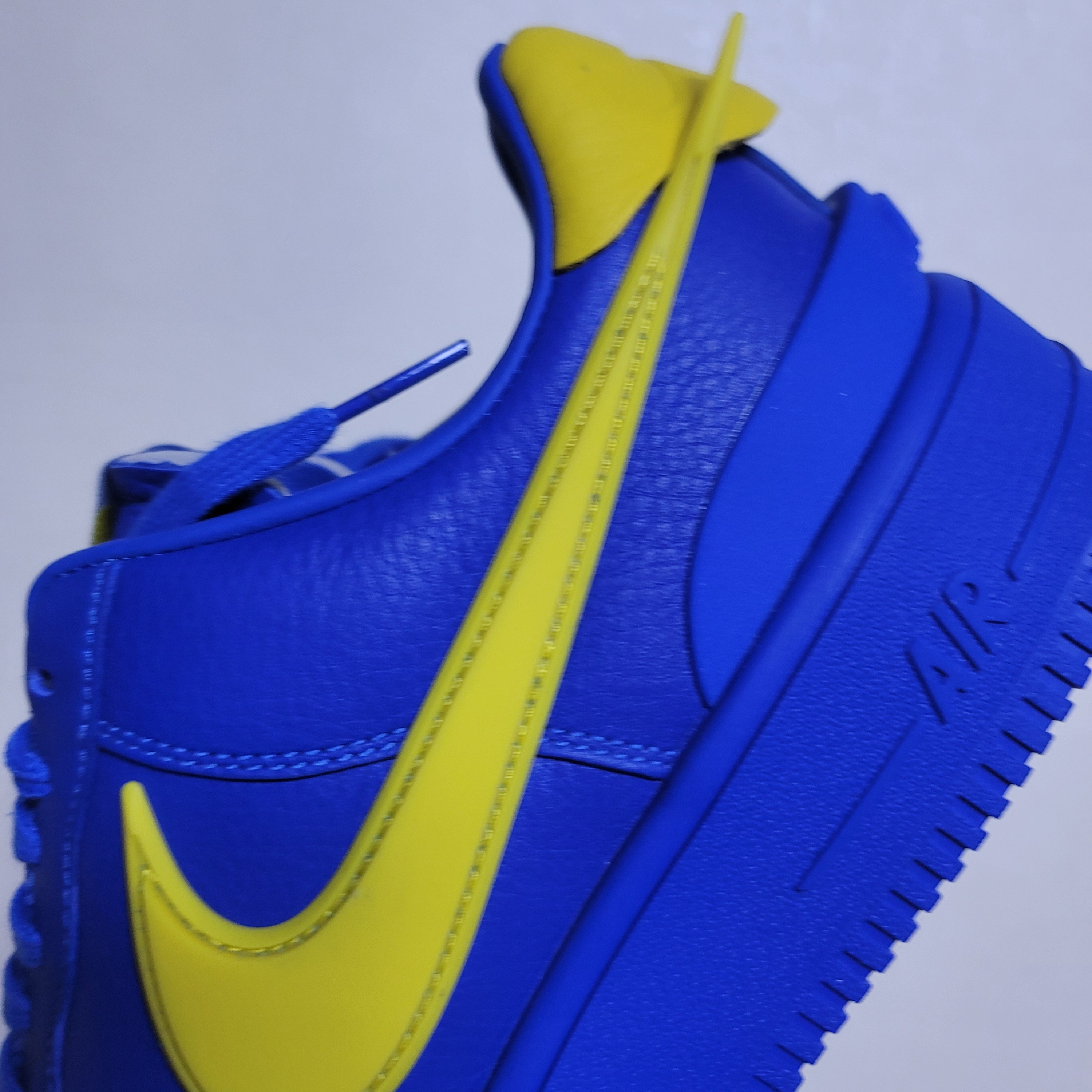 Nike x Ambush Air Force 1 Low SP Game Royal and Vivid Sulfur 착용 스타일 - 3
