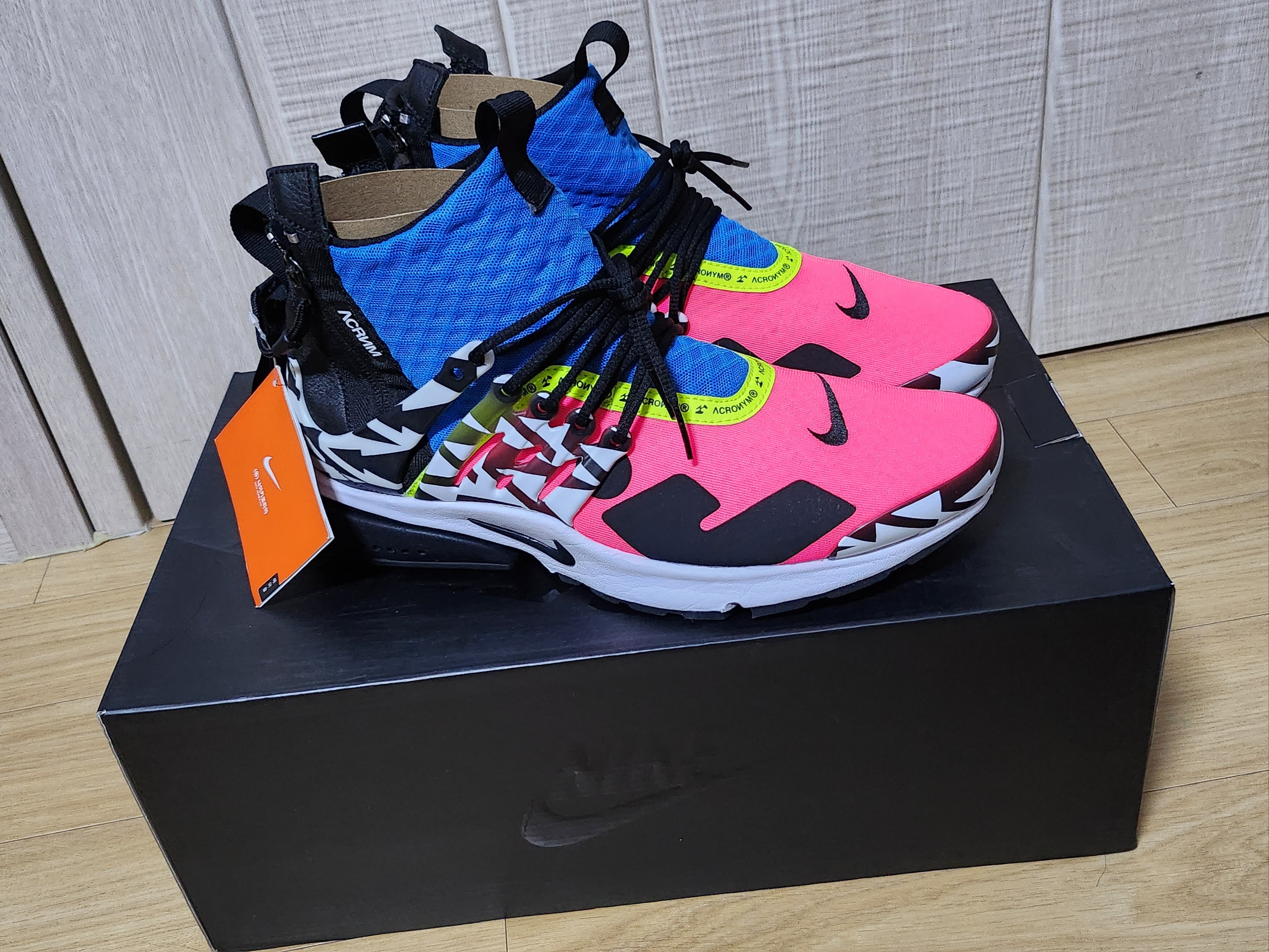 Nike x Acronym Air Presto Mid Racer Pink 착용 스타일