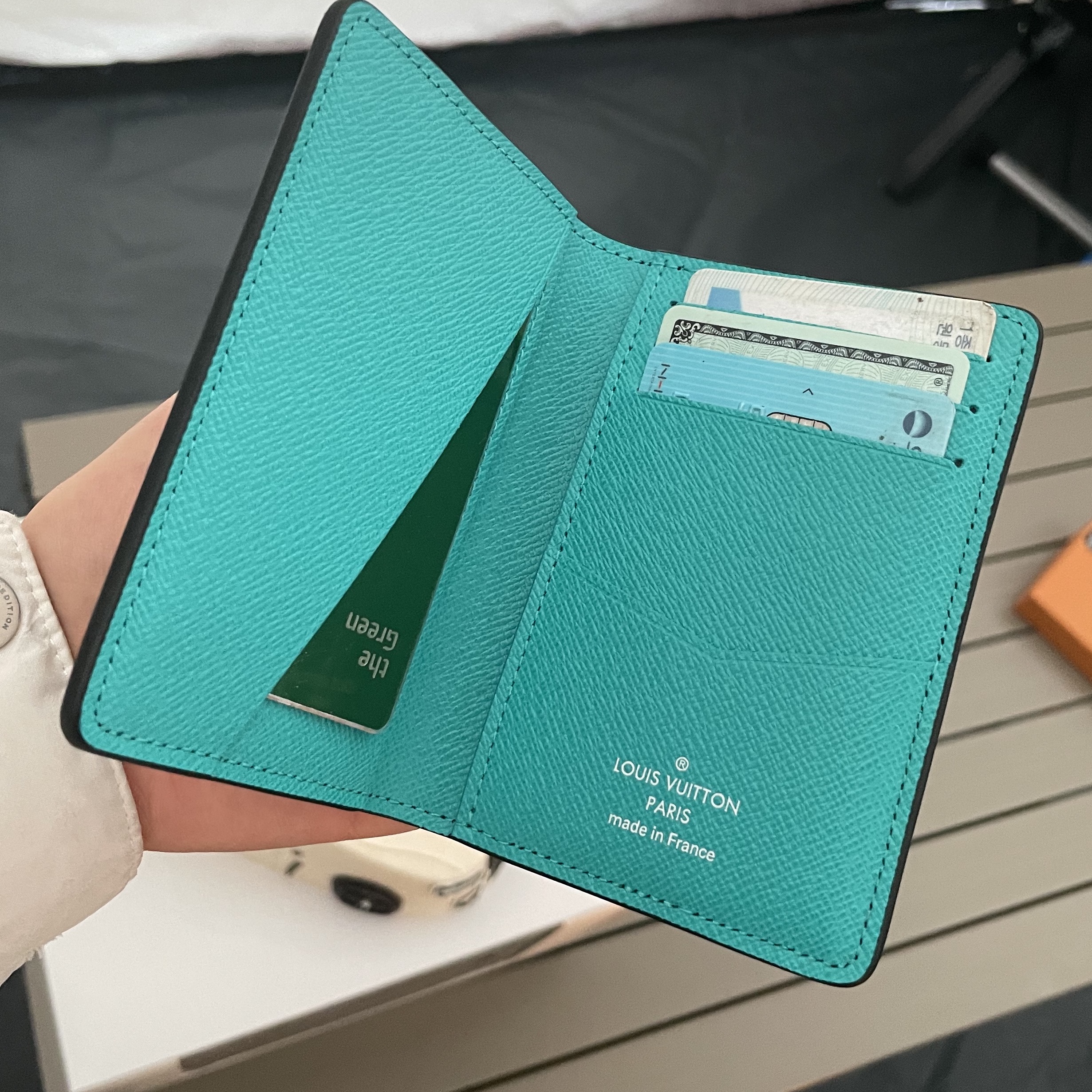 Louis Vuitton Pocket Organizer Green Lights 착용 스타일 - 3