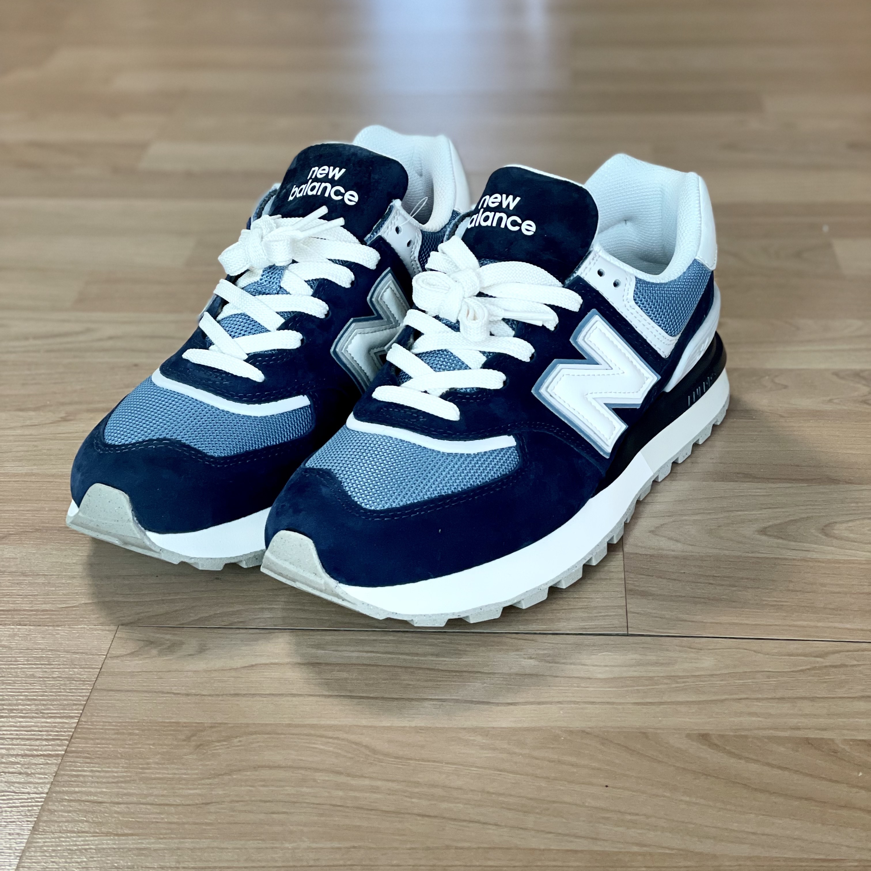 New Balance 574 Legacy Navy Sea Salt 착용 스타일 - 3