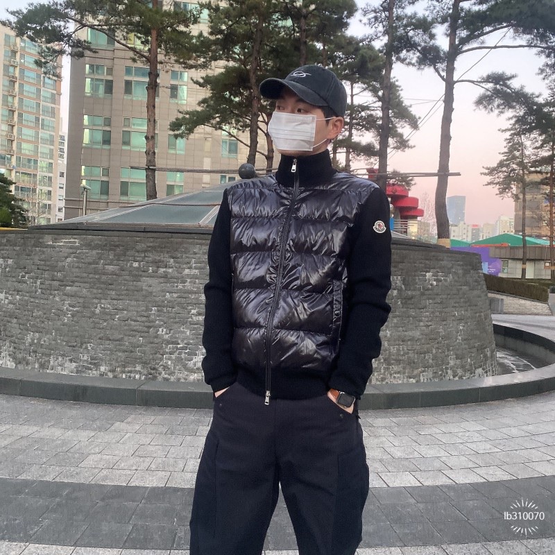 Moncler Graphic Padded Wool Cardigan Black - 22FW, Balenciaga Runner Sneakers Blue White 착용 스타일 - 3