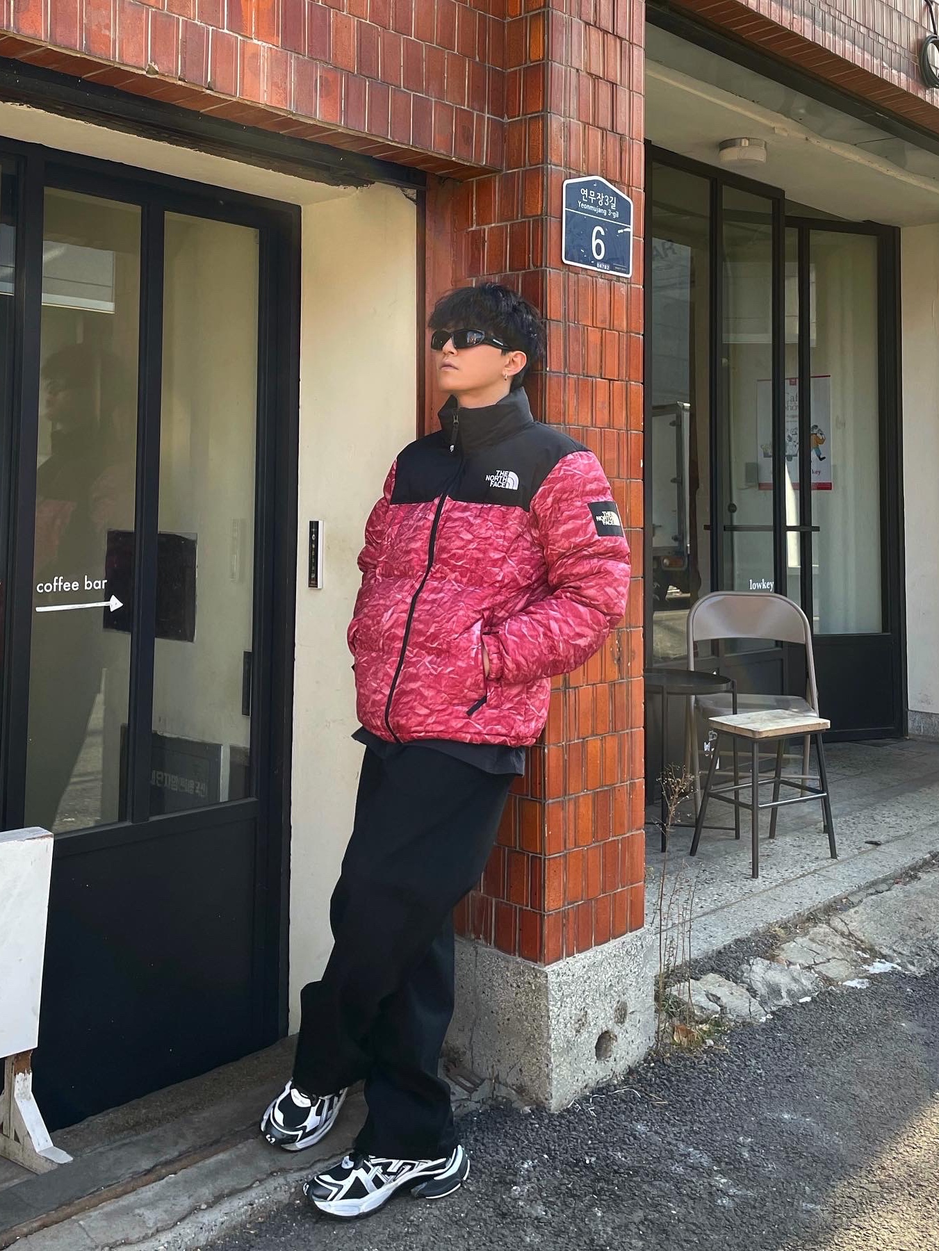 The North Face White Label Novelty Nuptse Down Jacket Red, Balenciaga Runner Sneakers Black White 착용 스타일 - 1