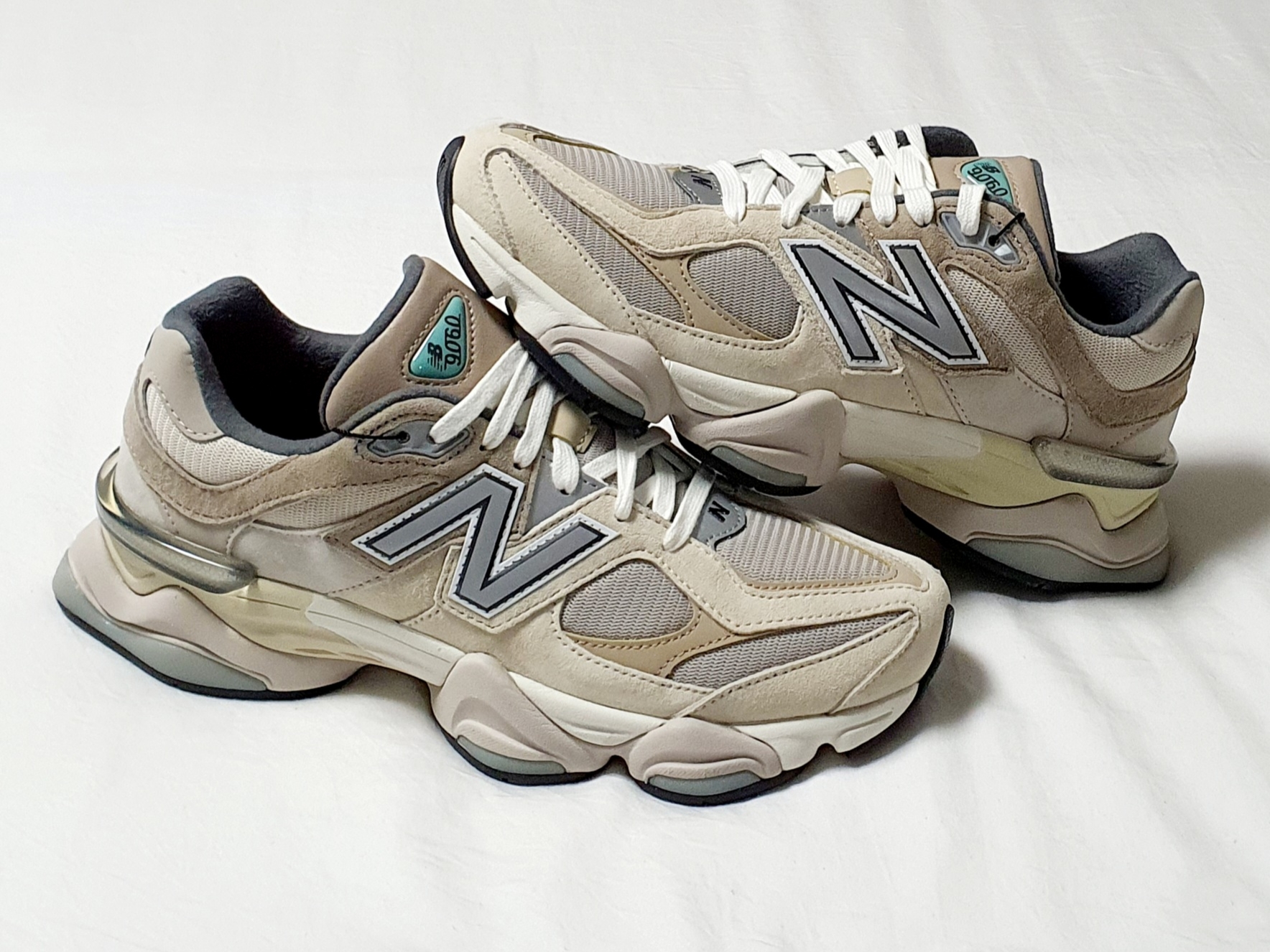 New Balance 9060 Sea Salt 착용 스타일 - 2