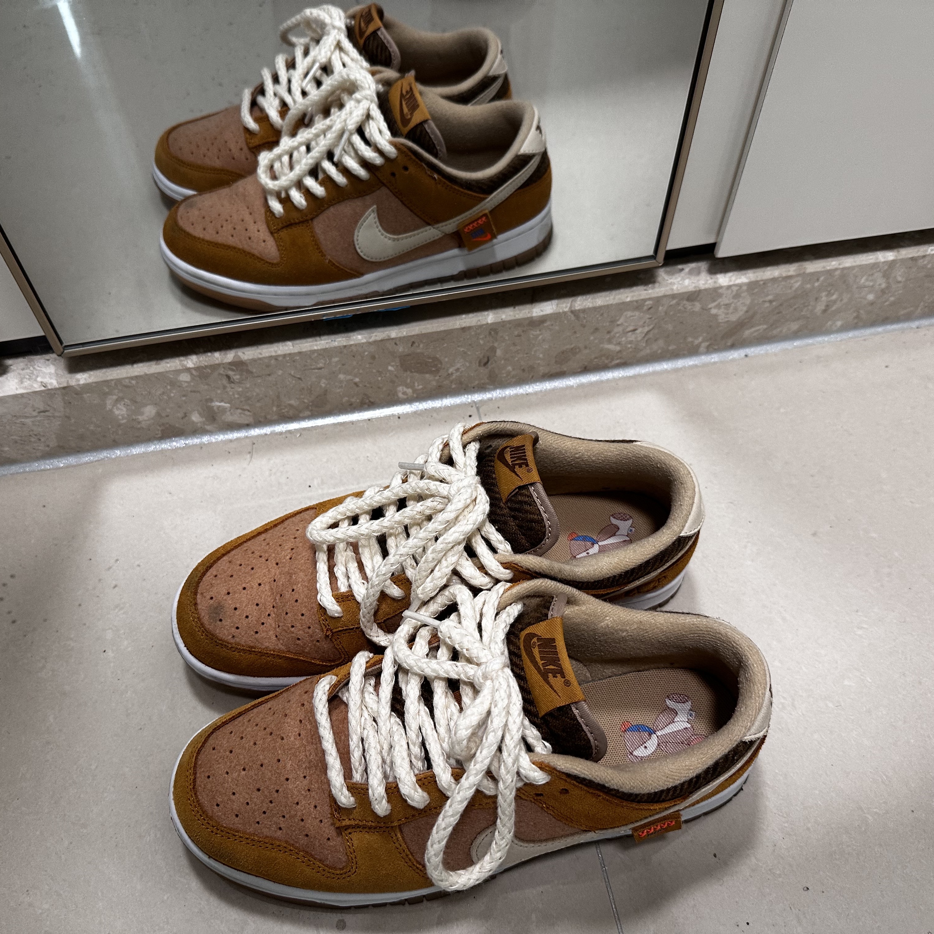 Nike Dunk Low SE Praline Desert Ochre 착용 스타일