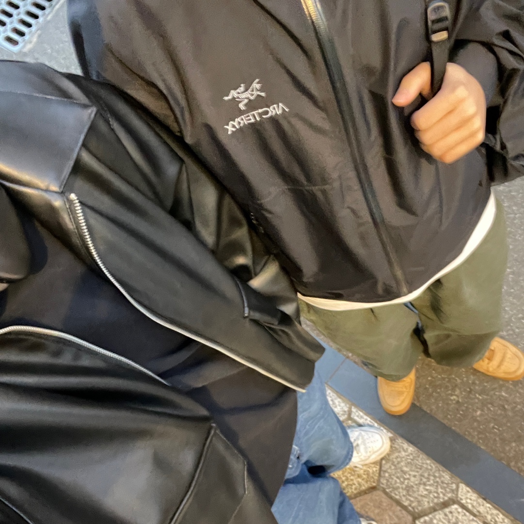 Arc'teryx Zeta SL Jacket Black, Arc'teryx Heliad 15 Backpack Black 착용 스타일 - 3