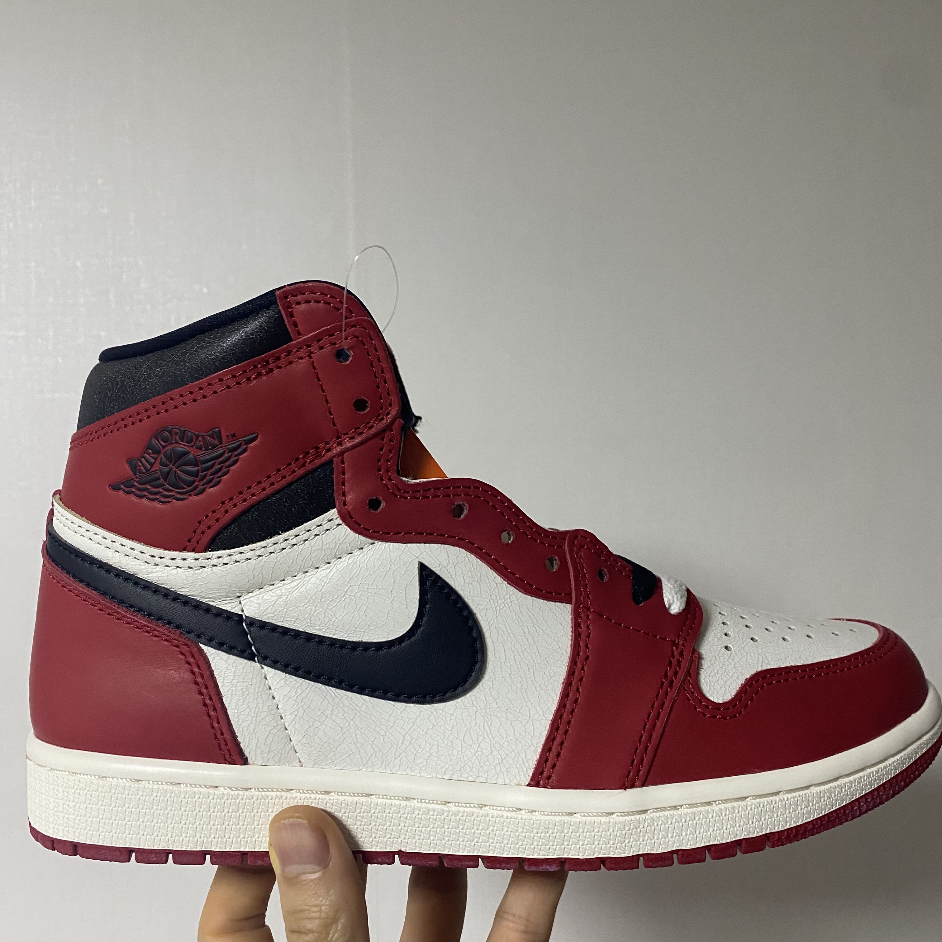 Jordan 1 Retro High OG Chicago 2022, (GS) Jordan 1 Retro High OG Chicago 2022 착용 스타일 - 1