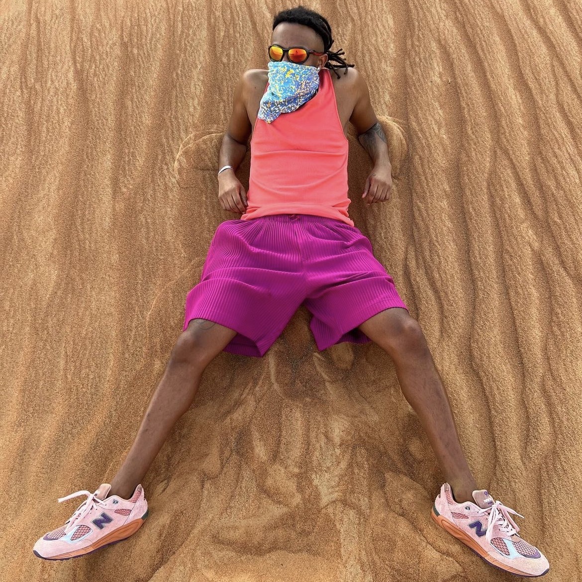 New Balance x Salehe Bembury 990v2 Made in USA Misty Rose 착용 스타일