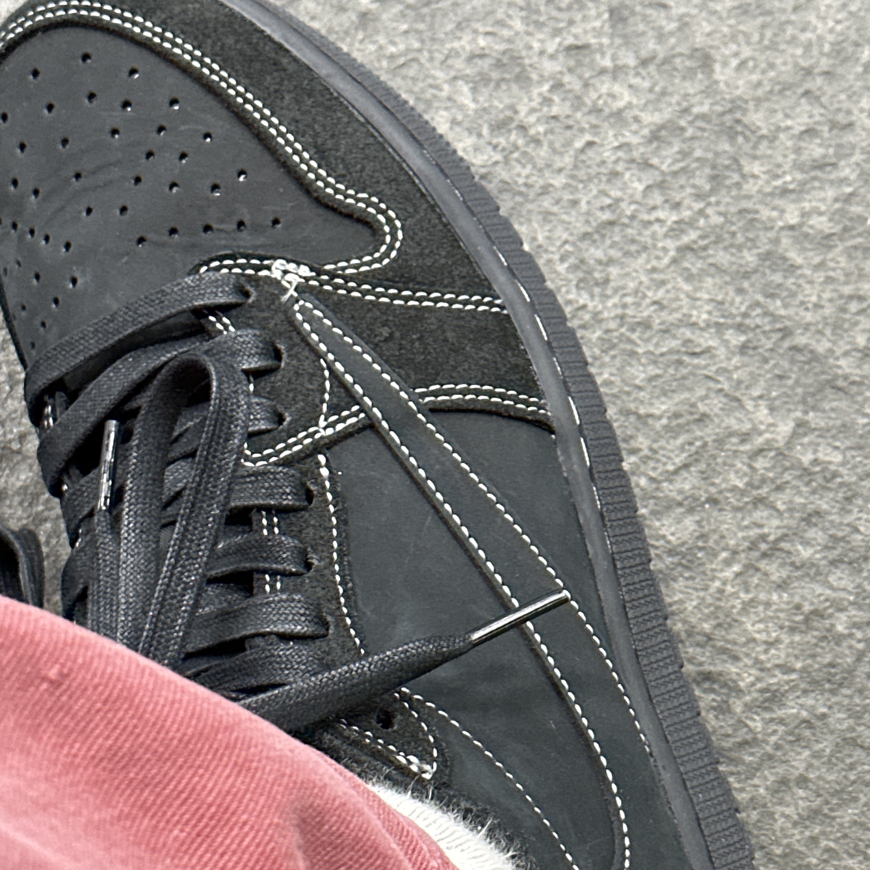 Jordan 1 x Travis Scott Retro Low OG SP Black Phantom 착용 스타일