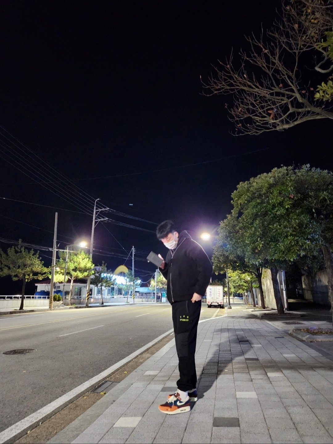 Nike x Kasina Air Max 1 SP Won-Ang Orange, IAB Studio x Asics Fleece Pants Black 착용 스타일 - 3