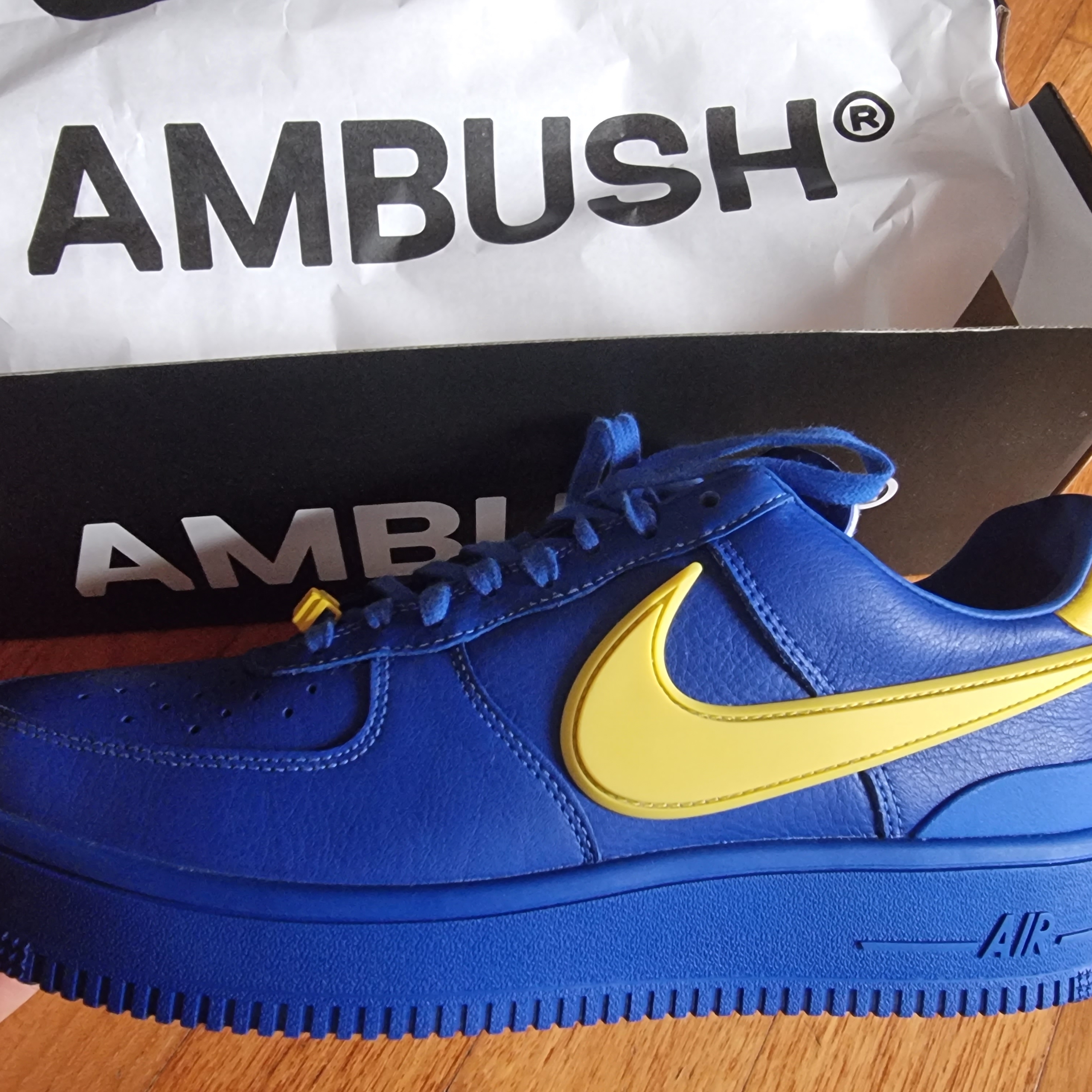 Nike x Ambush Air Force 1 Low SP Game Royal and Vivid Sulfur 착용 스타일 - 1