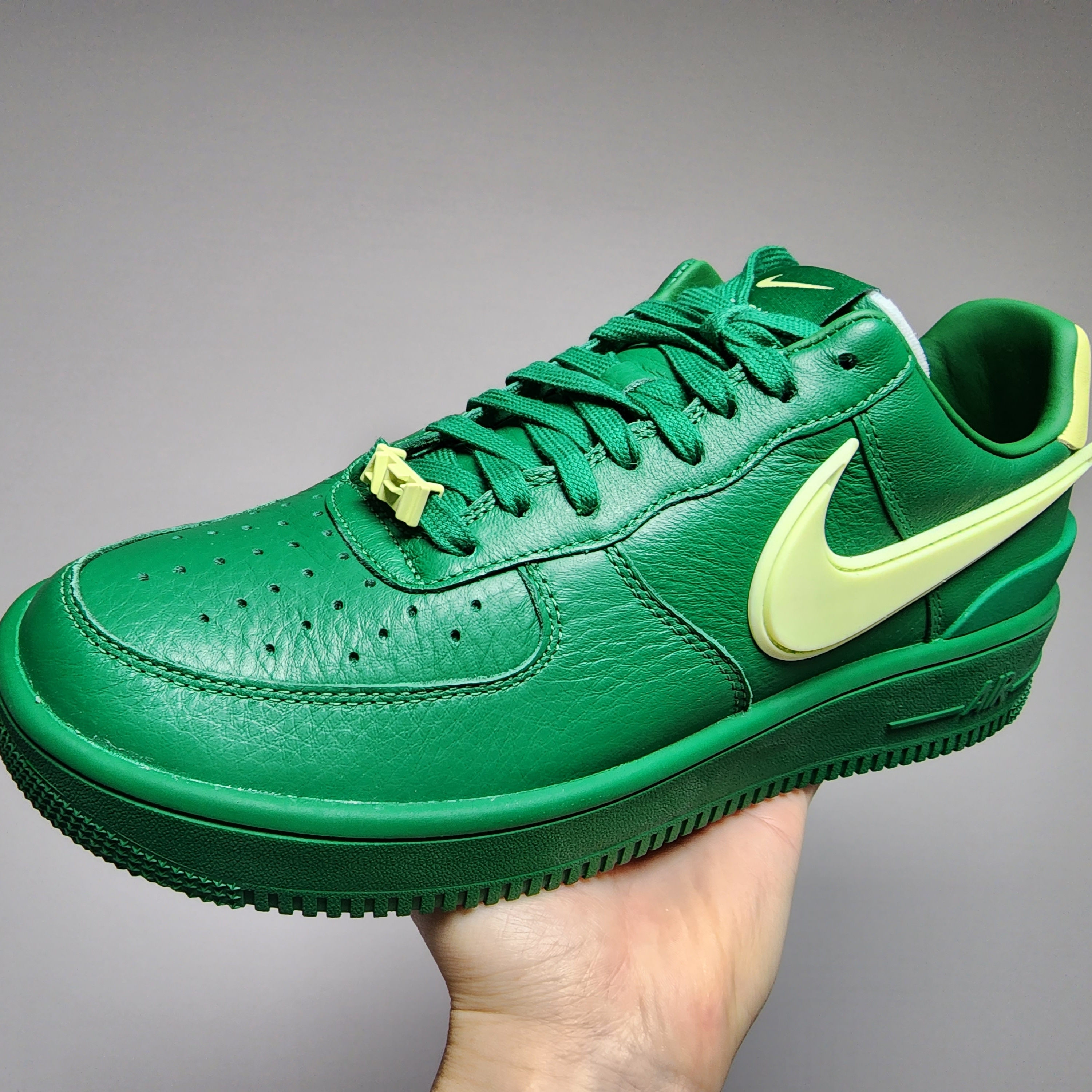 Nike x Ambush Air Force 1 Low SP Pine Green and Citron 착용 스타일 - 1