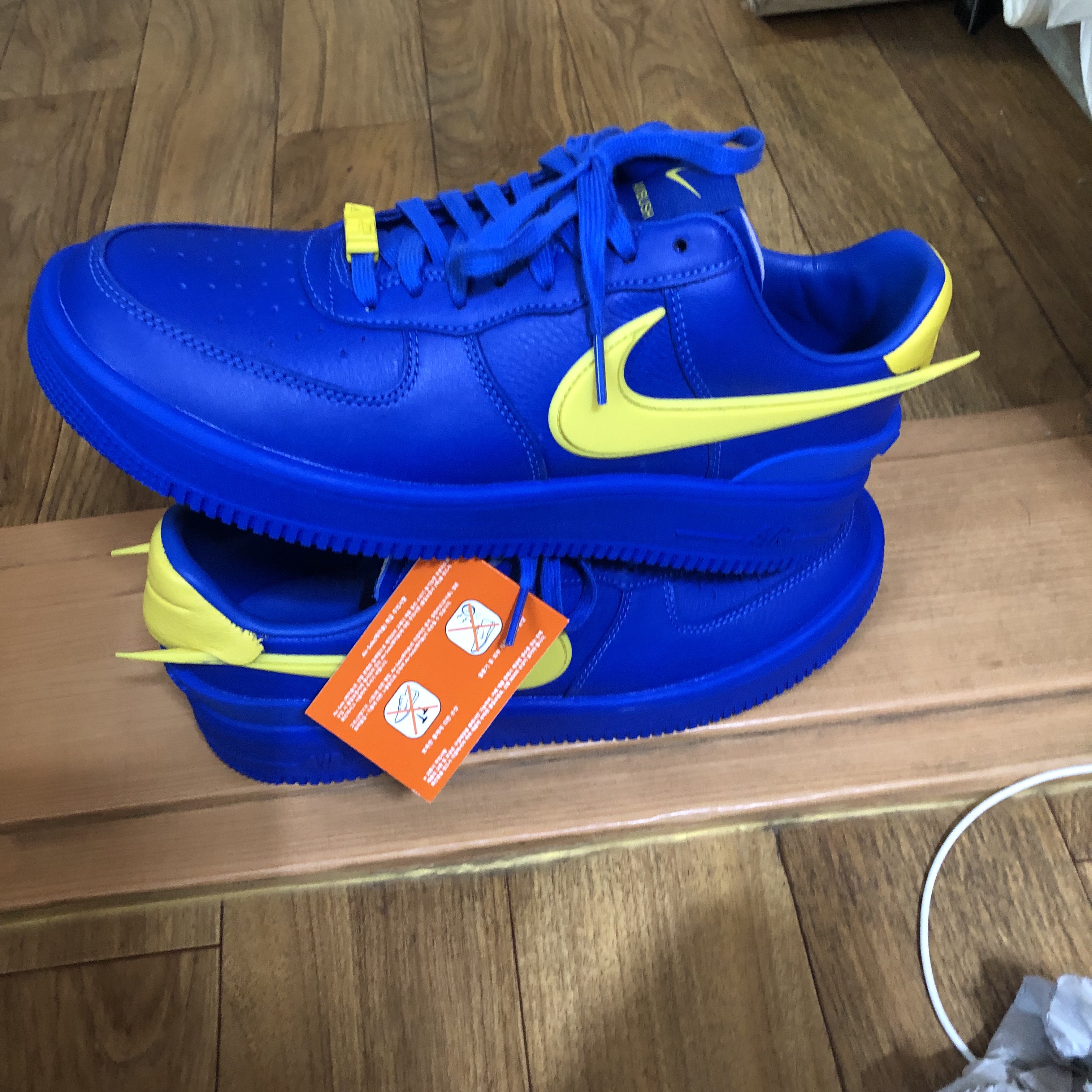 Nike x Ambush Air Force 1 Low SP Game Royal and Vivid Sulfur 착용 스타일 - 2