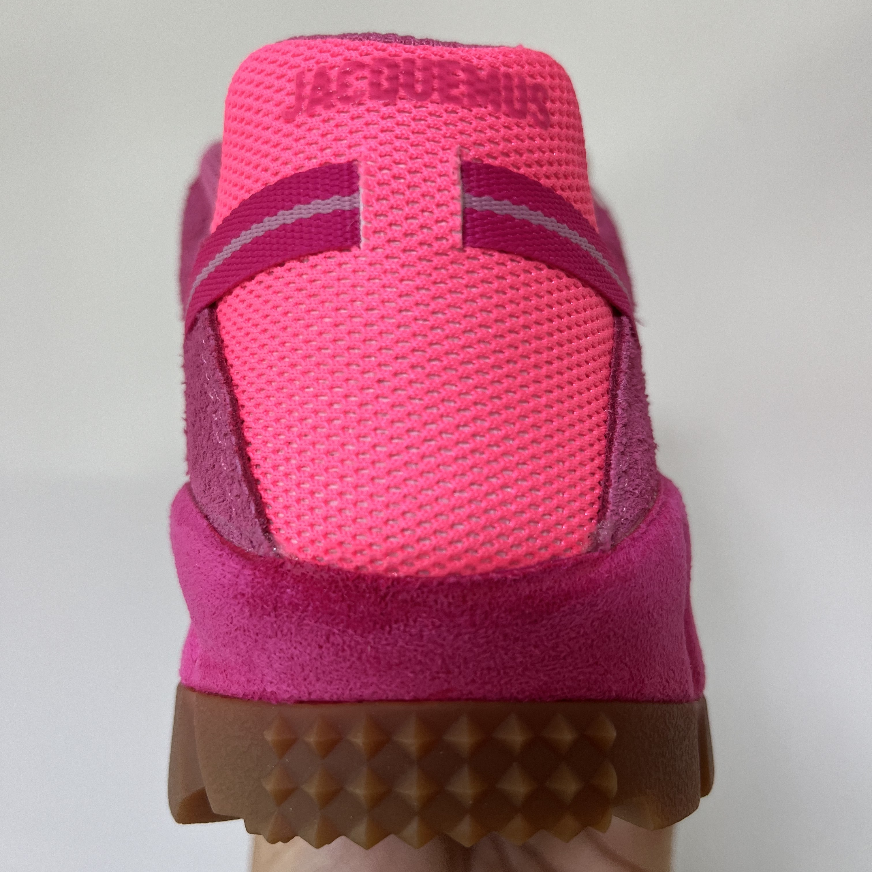 Nike x Jacquemus Air Humara LX Pink Flash 착용 스타일 - 3