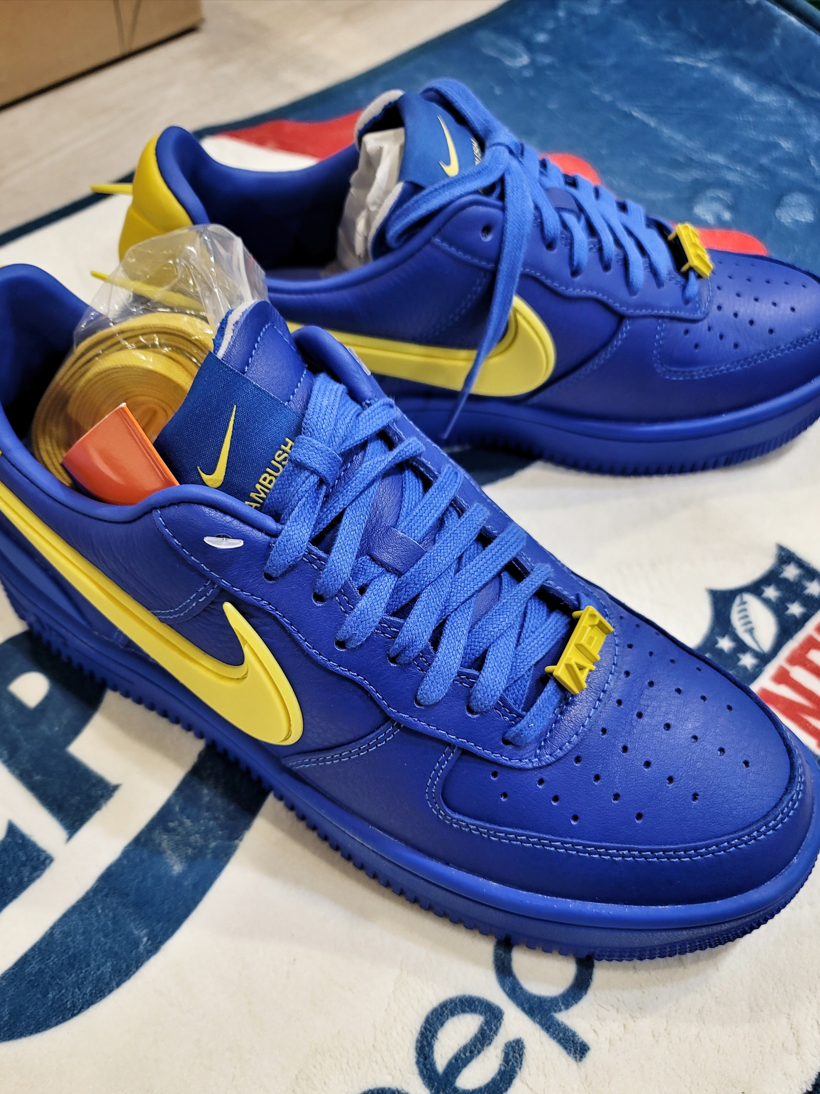 Nike x Ambush Air Force 1 Low SP Game Royal and Vivid Sulfur 착용 스타일