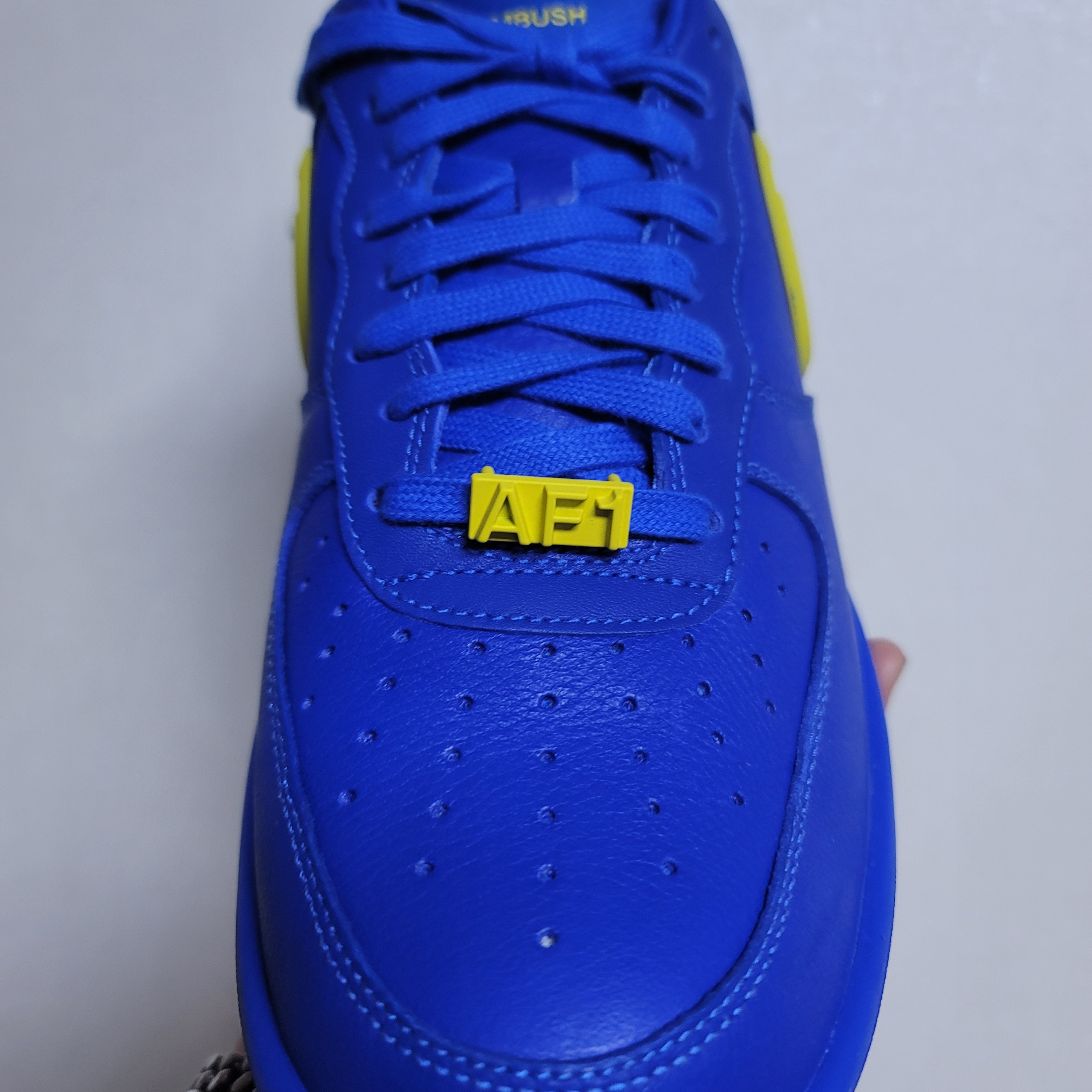Nike x Ambush Air Force 1 Low SP Game Royal and Vivid Sulfur 착용 스타일 - 2