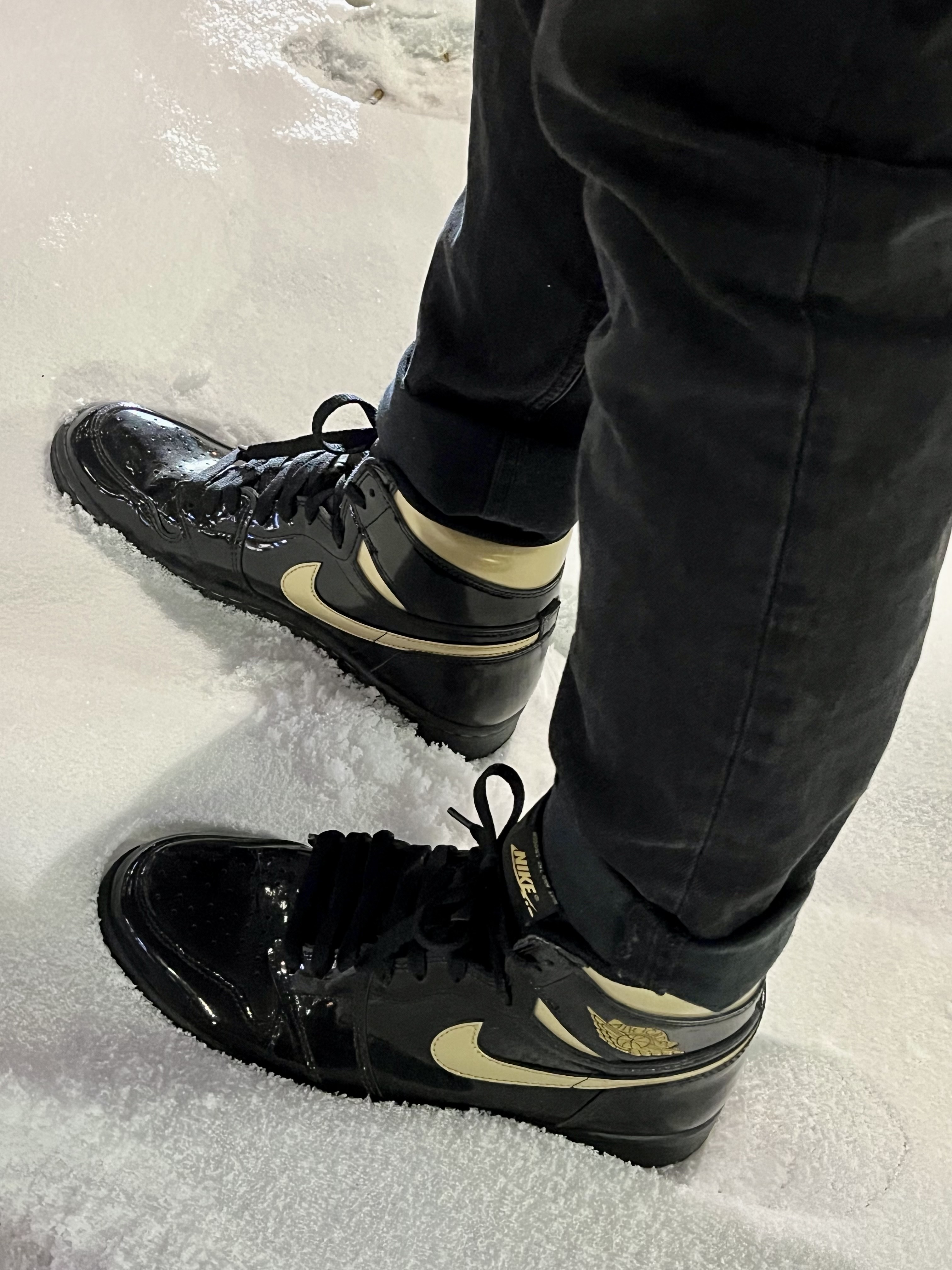 Jordan 1 Retro High OG Metallic Gold 착용 스타일 - 1