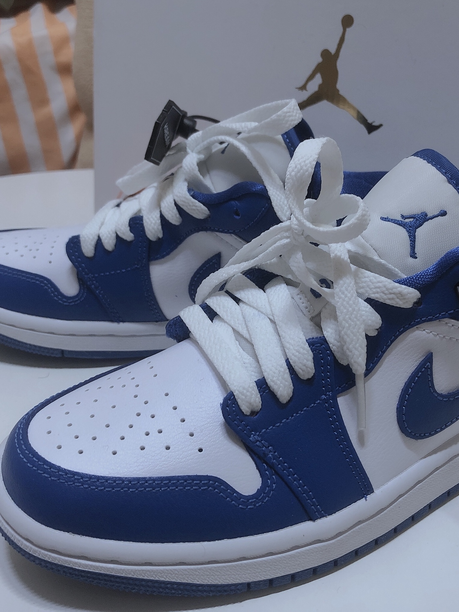 (W) Jordan 1 Low White Dark Marina Blue 착용 스타일 - 3