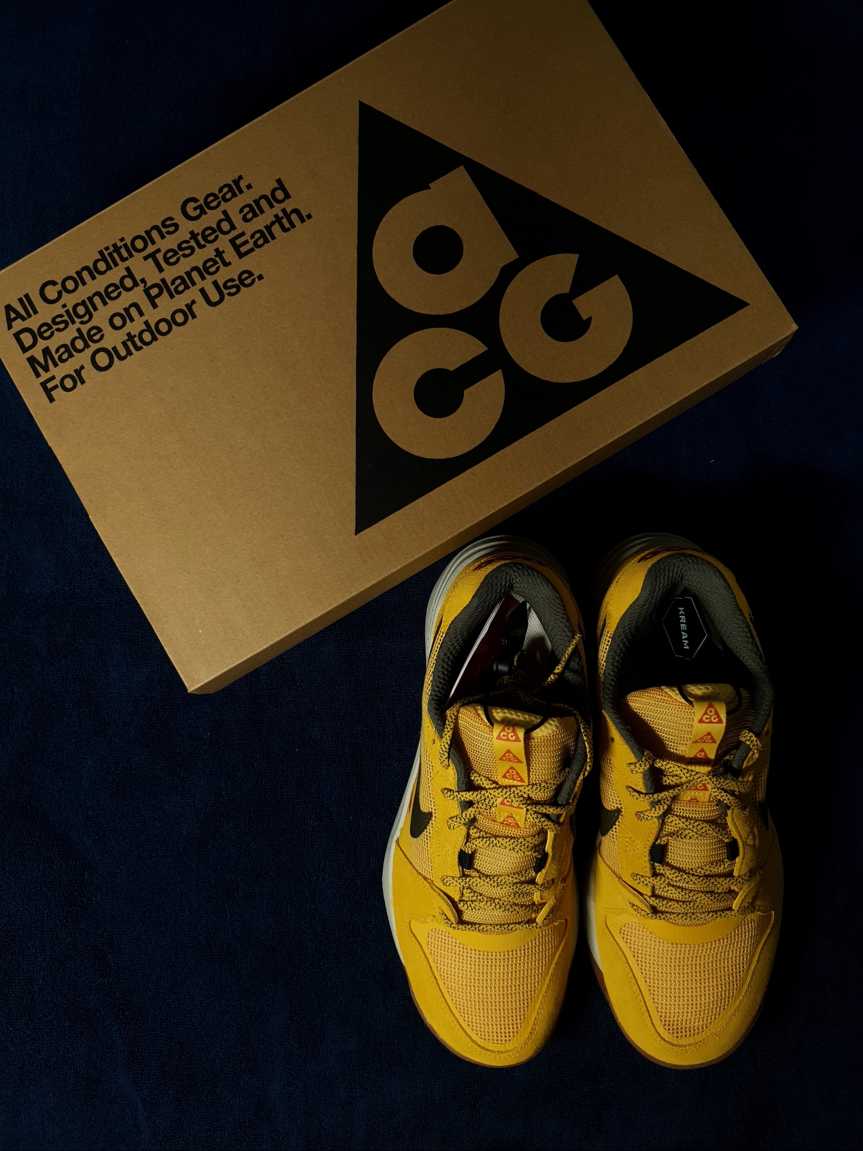 Nike ACG Lowcate Solar Flare 착용 스타일